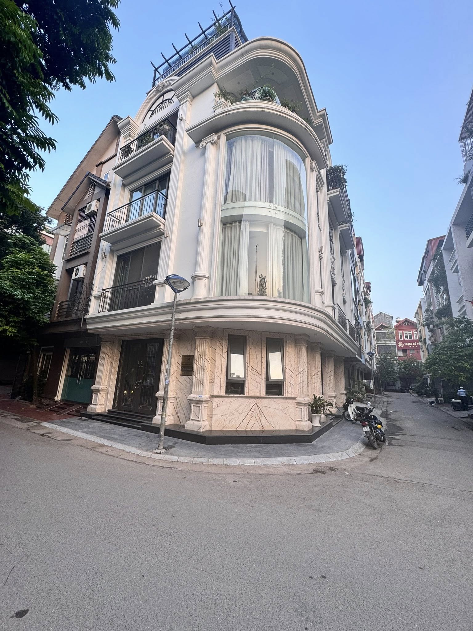BÁN NHÀ LIỀN KỀ KĐT VĂN QUÁN. 6 TẦNG. THANG MÁY. LÔ GÓC. KINH DOANH.