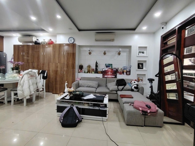 NHÀ NGUYỄN VĂN CỪ – Ô TÔ TRÁNH – GARA TRONG NHÀ – 5 TẦNG ĐẸP