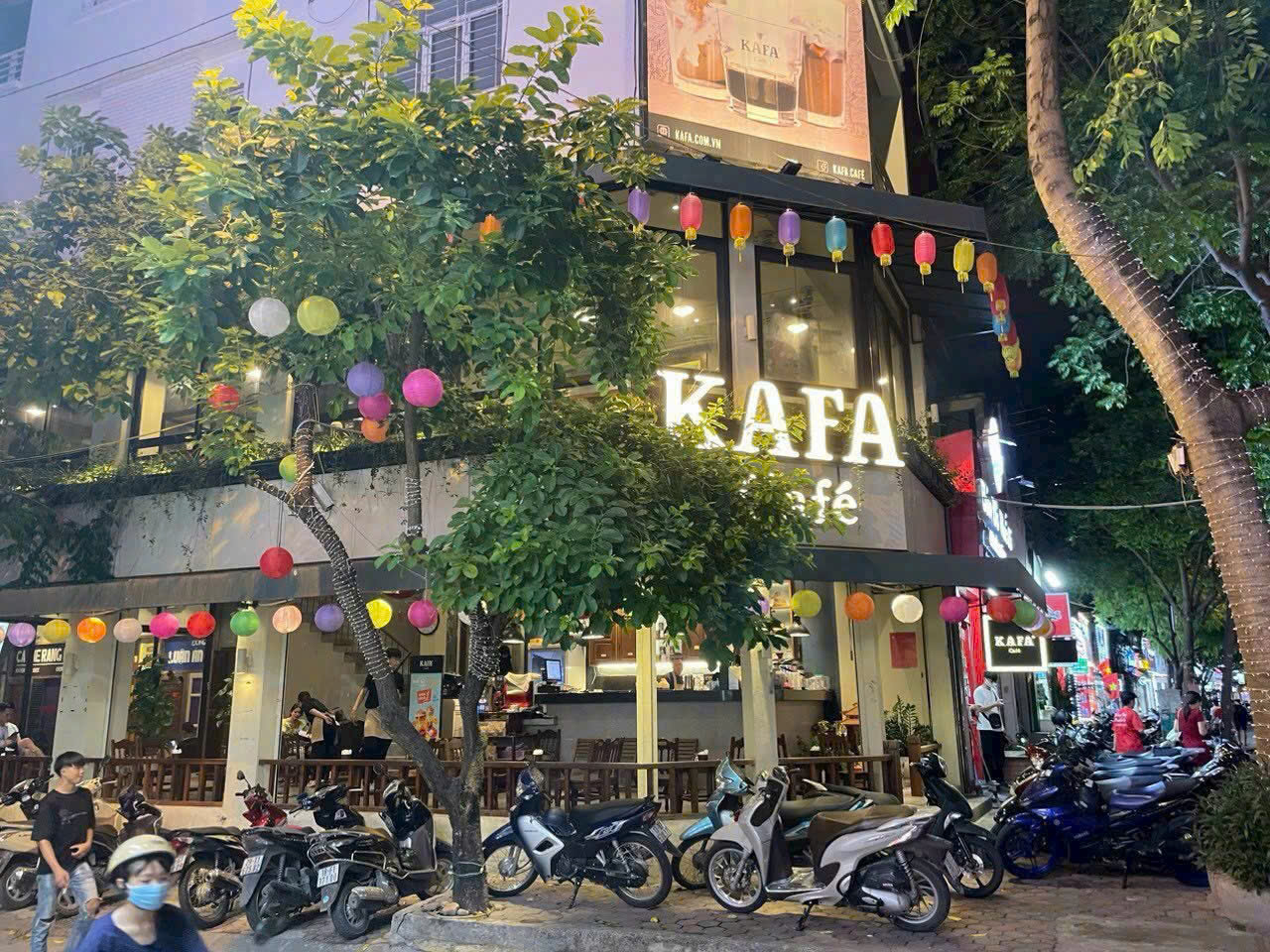 CHO THUÊ NHÀ PHỐ HUỲNH THÚC KHÁNG NGUYÊN HỒNG ĐỐNG ĐA HÀ NỘI Diện tích liên tới 700m2 Mặt tiền quyền lực: 25m