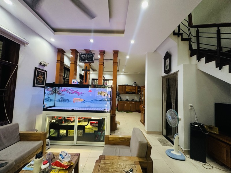 Bán Biệt Thự đường số 10, Phường Phước Long B, Q9, Thủ Đức, TP HCM. DT 178m2, 3 tầng. Giá 24.3 Tỷ