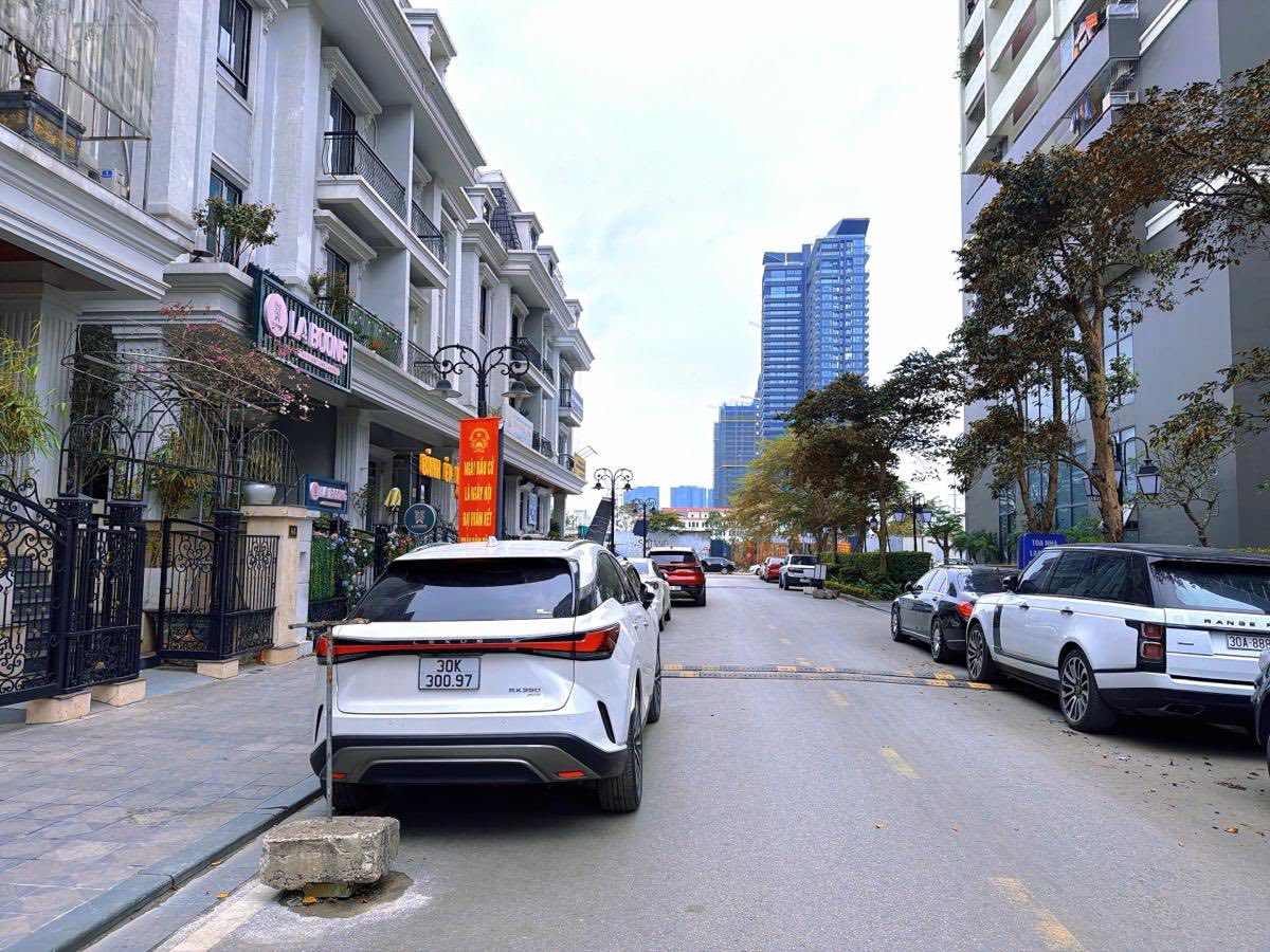 BIỆT THỰ LIỀN KỀ, KHU CIPUTRA, TÂY HỒ-VỈA HÈ-KD-Ô TÔ: 150M X5T, MT 7,5M, GIÁ 62 TỶ.
