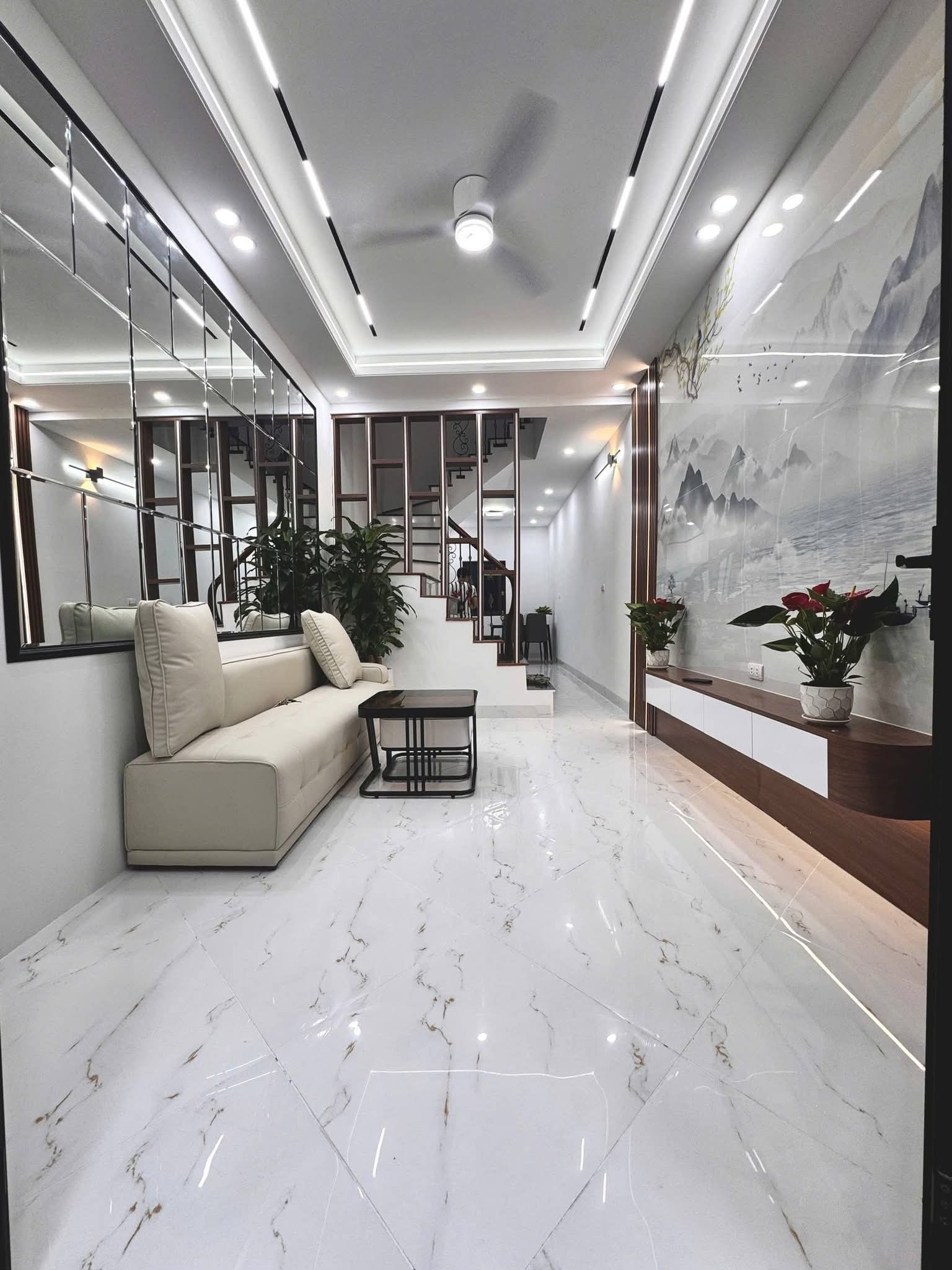 BÁN NHÀ THANH XUÂN, NGÕ THÔNG FULL NỘI THẤT 33M² 5 TẦNG GIÁ 7.9 TỶ
