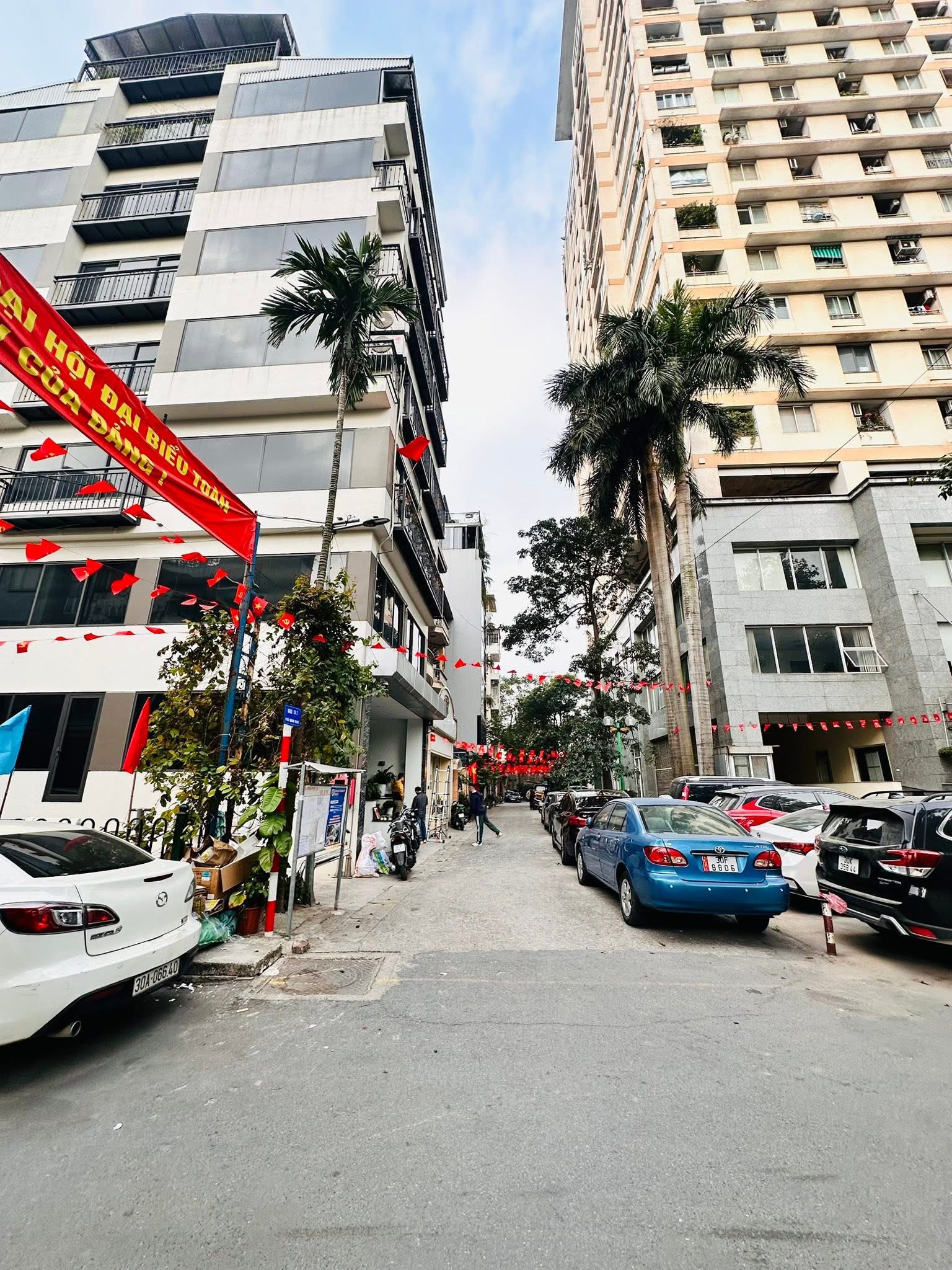 BÁN NHÀ PHÂN LÔ MINH KHAI HAI BÀ TRƯNG - 100M 4T MT 6.3M - 3 OTO TRÁNH NHAU KINH DOANH ĐỈNH GẦN BÁCH KINH XÂY