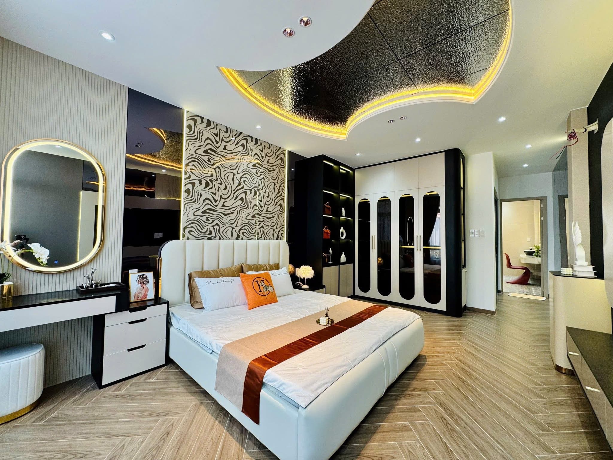CHỈ 23 TỶ SỞ HỮU ĐƯỢC NHÀ TRẦN DUY HƯNG- 78M- SÁT PHỐ- NGÕ THÔNG- Ô TÔ ĐỖ CỬA.