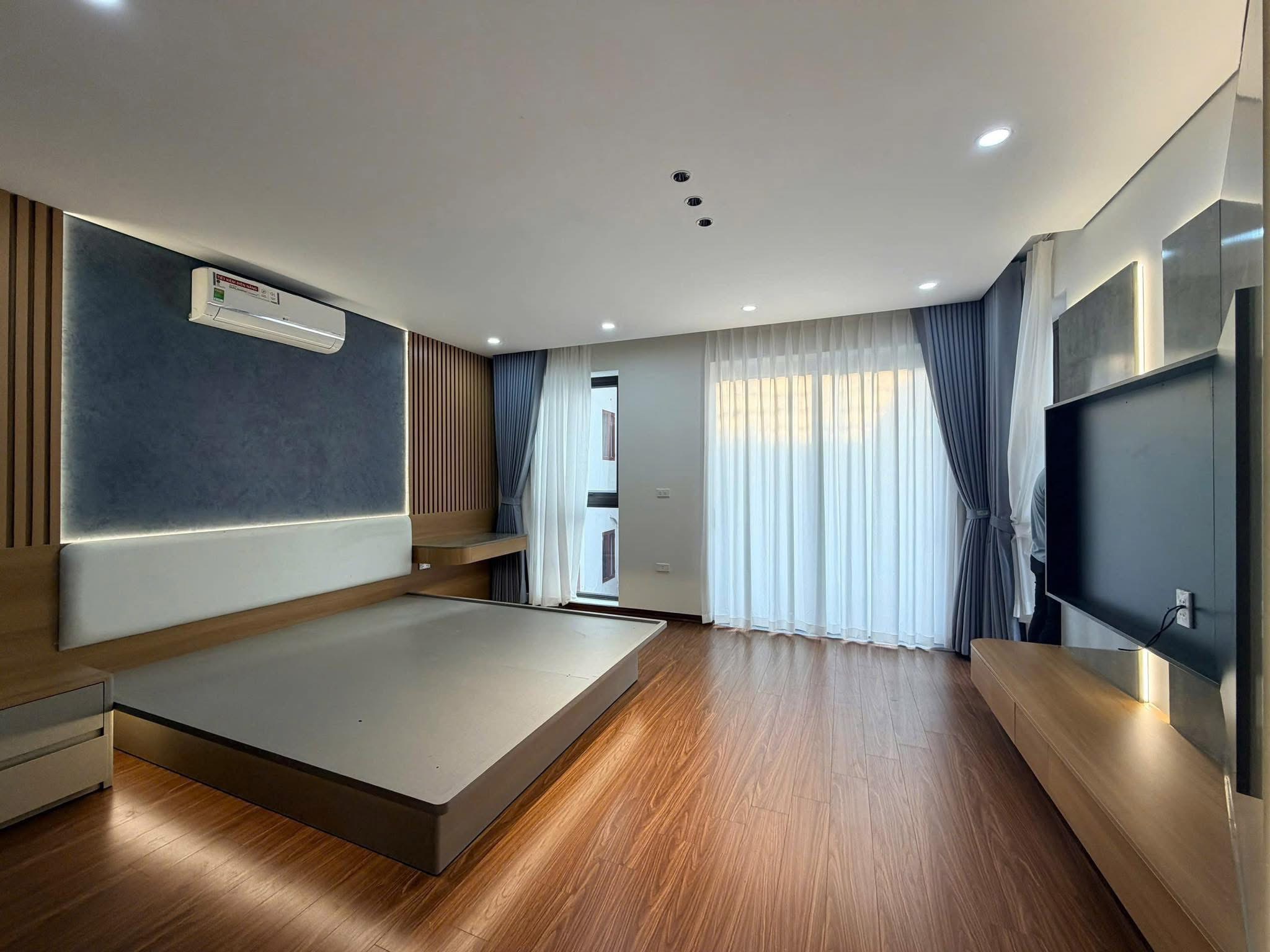 NHÀ 6 TẦNG- 2 THOÁNG- Ở NGAY- VỊ TRÍ ĐẸP- DÂN TRÍ CAO- TIỆN ÍCH BẠT NGÀN- PHỐ ĐỖ QUANG.