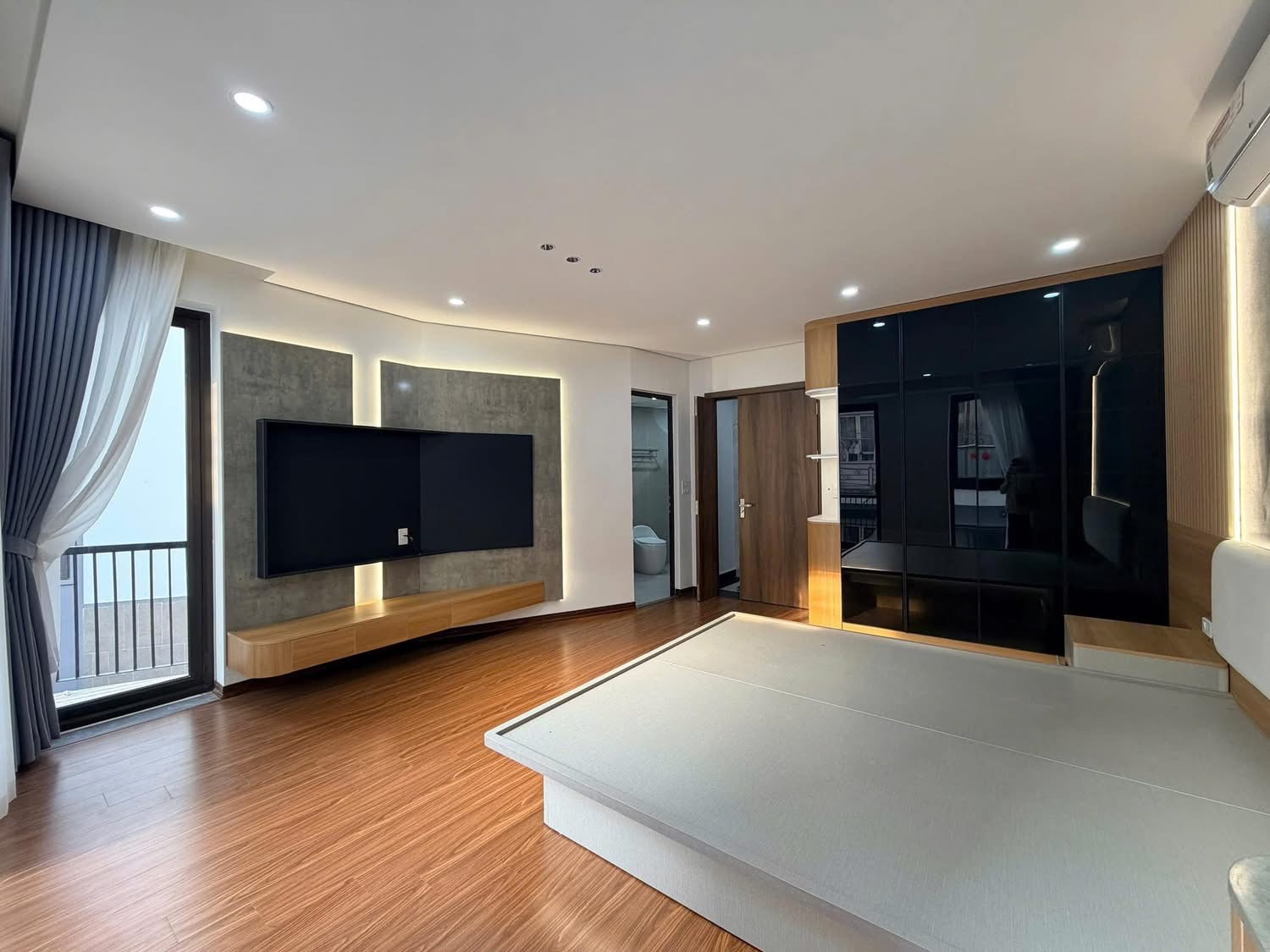 DUY NHẤT CĂN NHÀ PHỐ NGUYỄN THỊ ĐỊNH- 45M x 6 TẦNG- Ở SƯỚNG- NGÕ THÔNG CHỈ 13 TỶ.