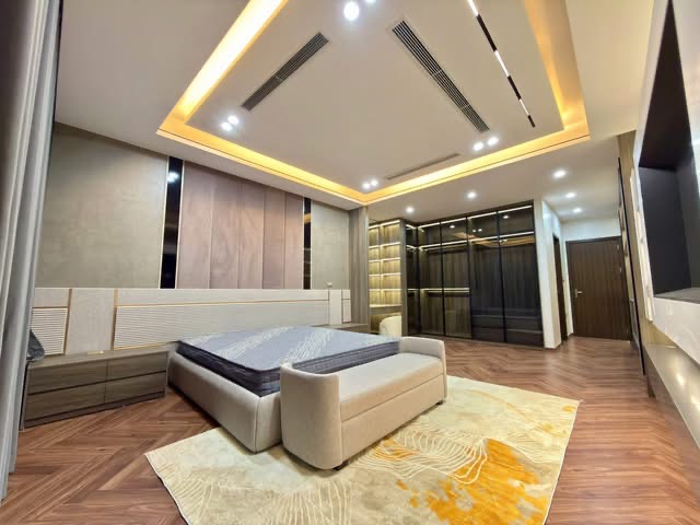 PHÂN LÔ PHỐ VŨ PHẠM HÀM- 7 TẦNG THANG MÁY- NGÕ THÔNG- Ô TÔ TRÁNH-VỪA Ở VỪA KINH DOANH.
