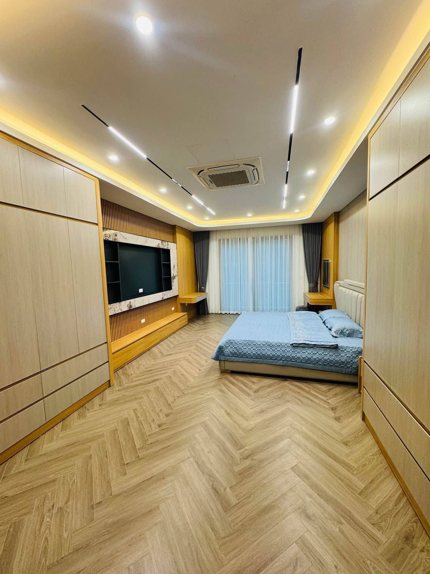 NHÀ VỊ TRÍ ĐẸP- NGÕ THÔNG- Ô TÔ ĐỖ CỬA- 65M- Ở SƯỚNG- DÂN TRÍ CAO- PHỐ MẠC THÁI TỔ.