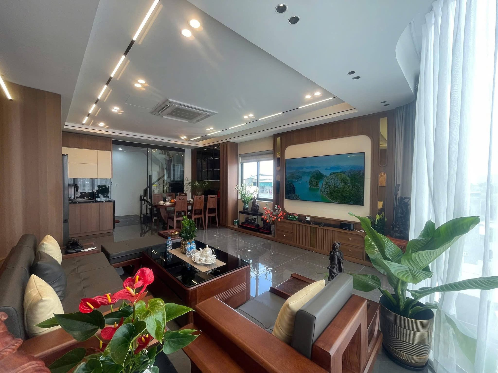 NHÀ ĐẸP- Ở SƯỚNG- PHỐ MẠC THÁI TỔ- 55M x MT 5M- 2 THOÁNG- NGÕ Ô TÔ- DÂN TRÍ CAO.