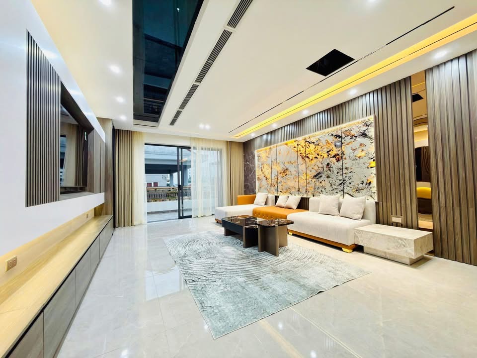 NHÀ LÔ GÓC- Ô TÔ ĐỖ CỬA- 30M RA PHỐ- TIỆN ÍCH BẠT NGÀN- 60M x 5 NGỦ- PHỐ ĐỖ QUANG.