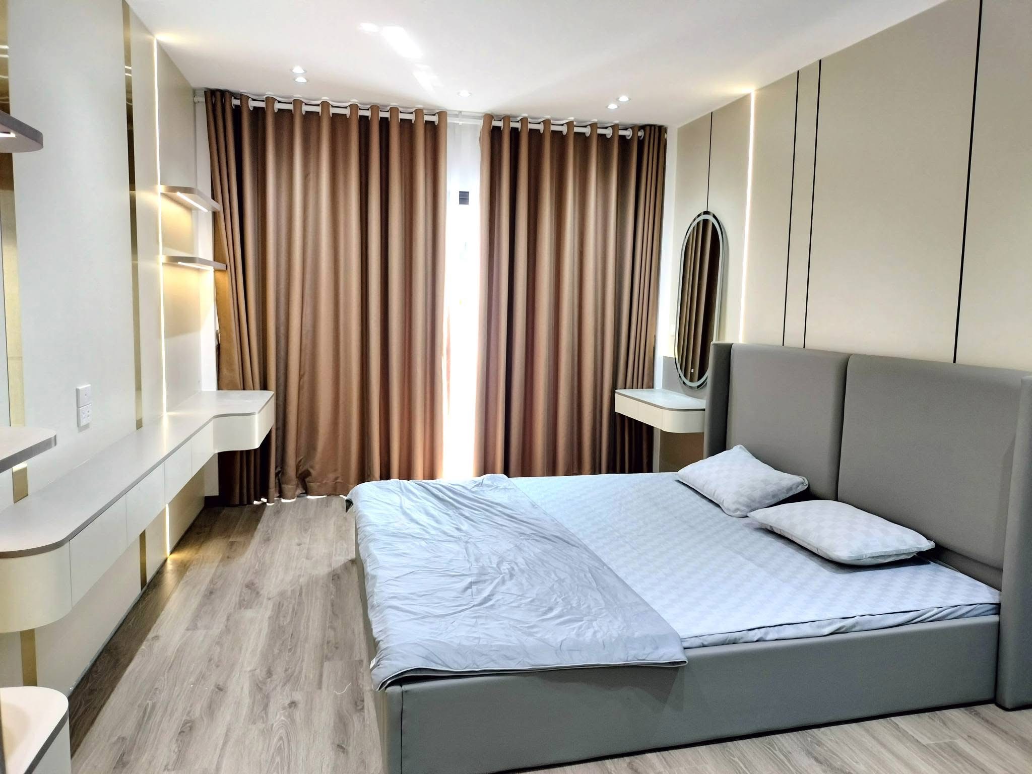 VỊ TRÍ ĐẸP- NGÕ THÔNG- Ô TÔ ĐỖ CỬA- TIỆN ÍCH BẠT NGÀN- LÔ GÓC- Ở SƯỚNG PHỐ ĐỖ QUANG.