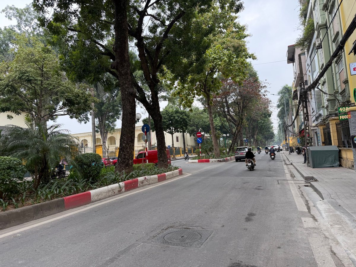 BÁN NHÀ PHÂN LÔ ĐIỆN BIÊN PHỦ BA ĐÌNH - 25M 5T MT 3.3M - NGÕ THÔNG OTO LÙI CỬA 10M RA MẶT PHỐ GẦN LĂNG BÁC
