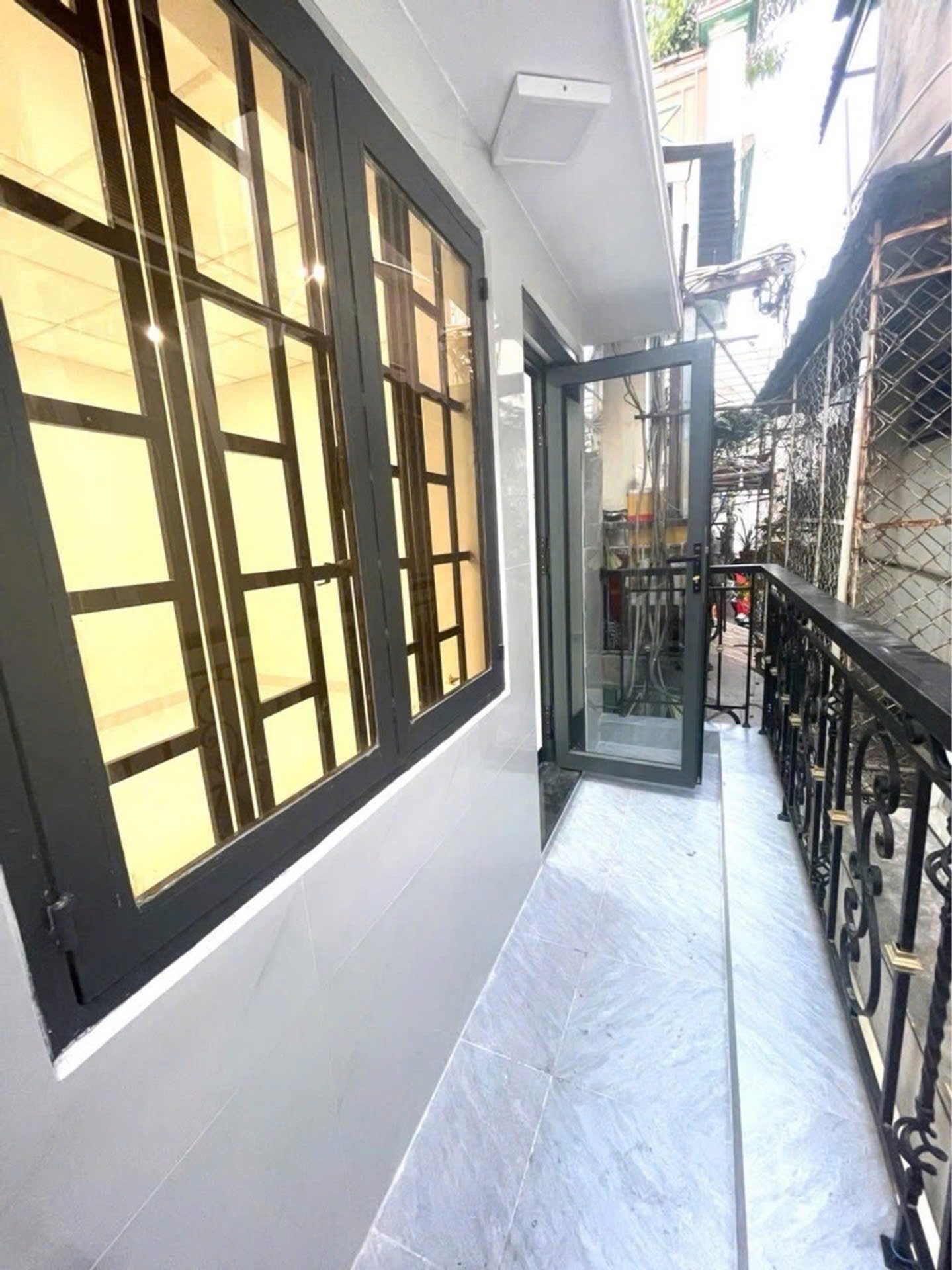 BÁN NHÀ QUẬN 8 - NHÀ NGUYỄN THỊ TẦN - 4.98 Tỷ, NỞ HẬU ĐẮC LỘC. Dt 39m1 : nở hậu 4m dài 11.5m đủ công năng.
