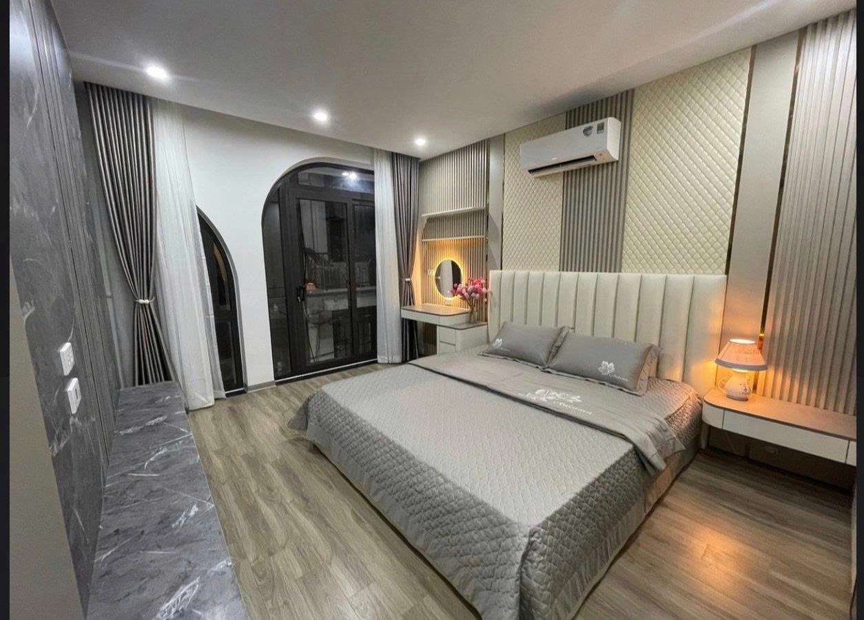 Nhà mặt ngõ Lê Đức Thọ, 38Mx6 tầng, Kinh doanh sầm uất, 10m ra ô tô tránh, ngõ thông các ngả giá chỉ 12,7 tỷ.