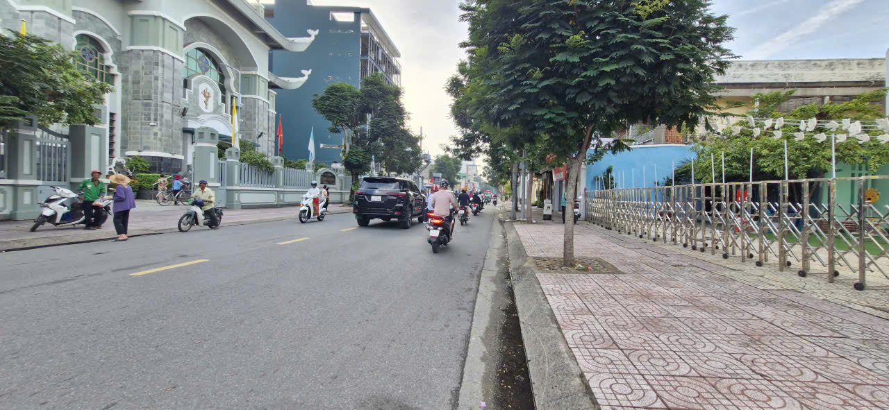 Tân Bình, building góc 2 mặt tiền, hầm 6 tầng thang máy, khai thác 120tr/tháng, dưới 42 tỷ.