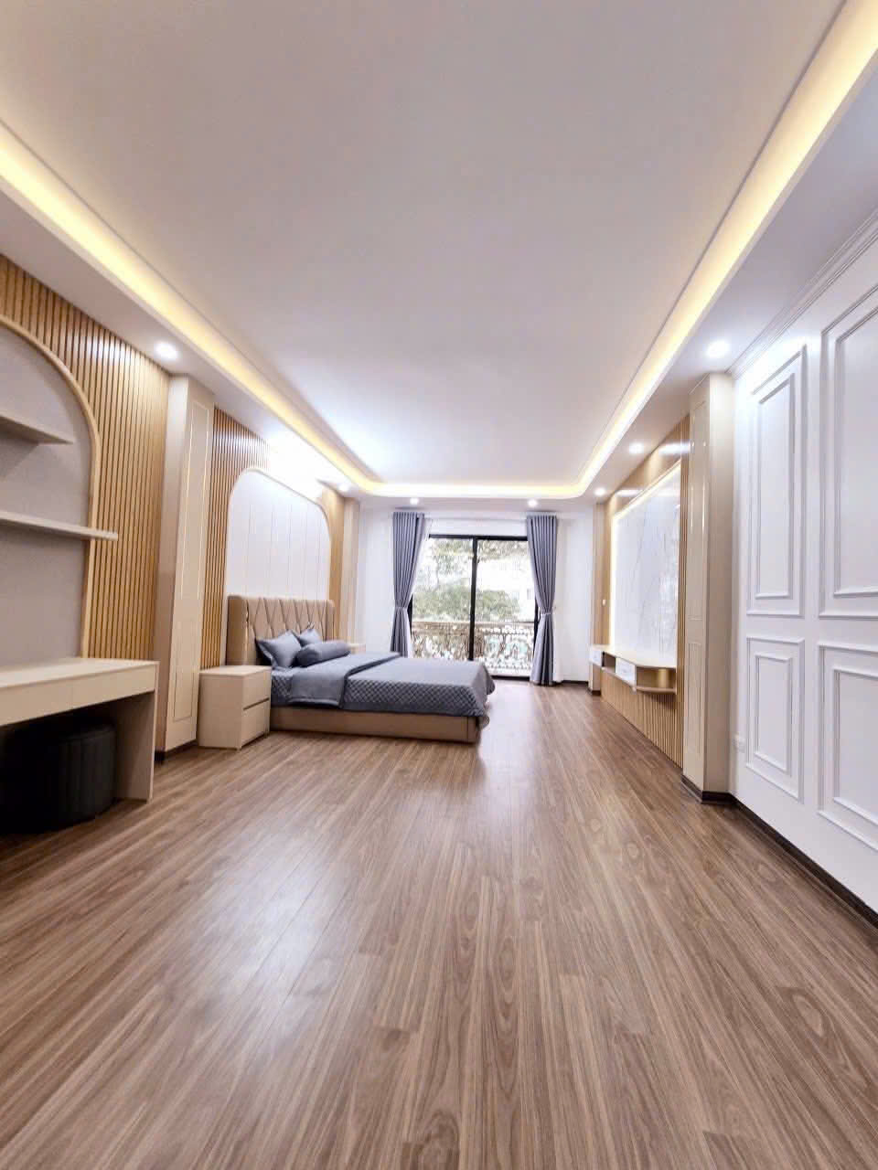 Mặt phố Võ Văn Dũng 55m2, 7T thang máy, MT4.5m kinh doanh gần Hồ Hoàng Cầu