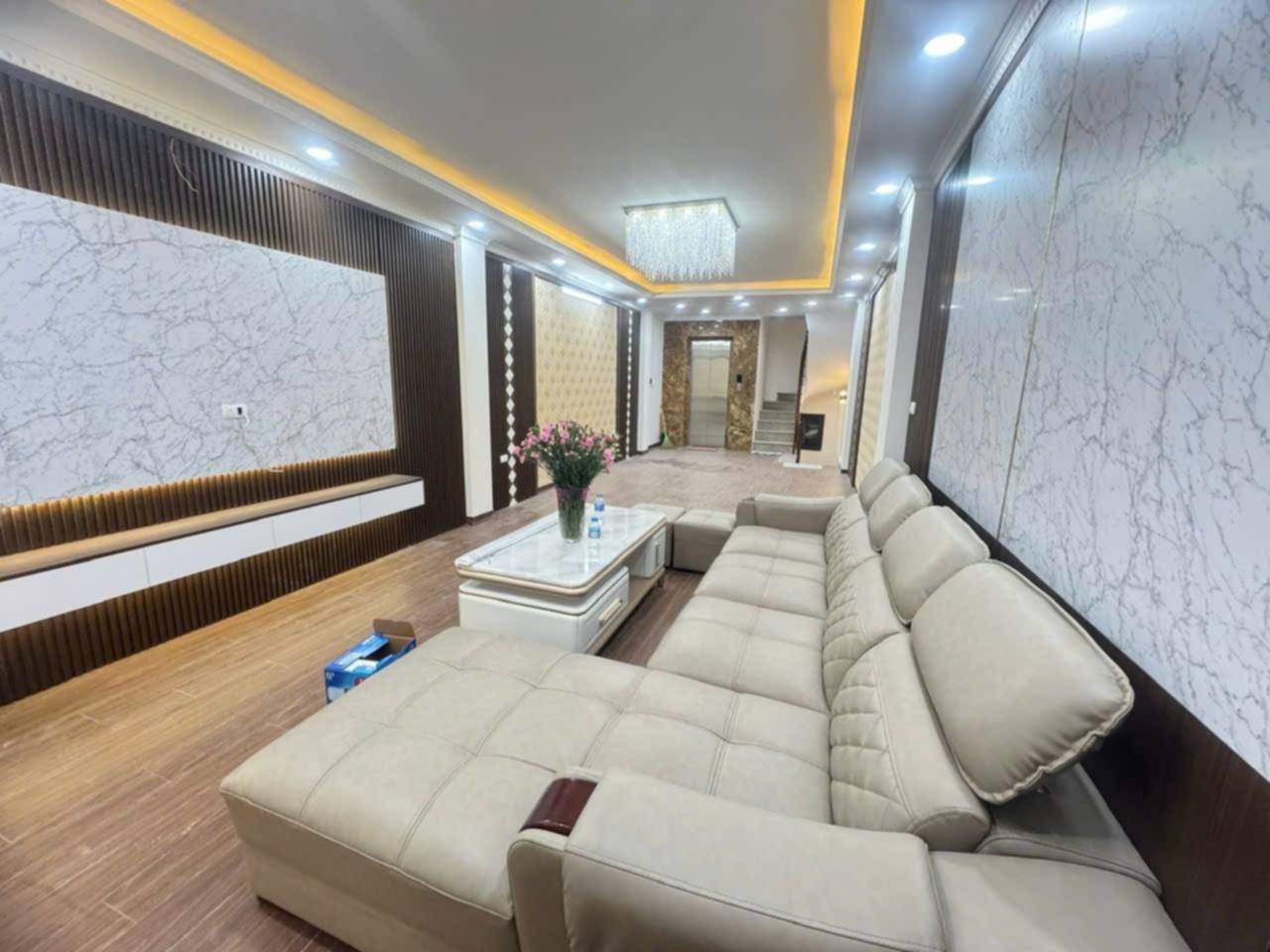 NHÀ LẠC LONG QUÂN - CẦU GIẤY - 8 TẦNG MỚI ĐẸP - Ô TÔ