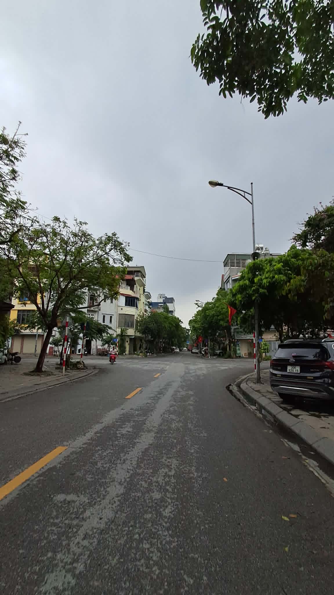 BÁN ĐẤT TĐC VIỆT HƯNG - 90M2 - MẶT TIỀN 6M - SÁT CÔNG VIÊN HỒ ĐIỀU HÒA - NHÔ 20 TỶ