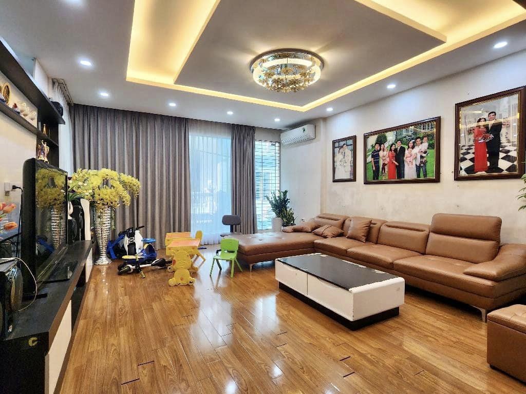 Bán nhà mặt phố Đặng Tất, quận Ba Đình, vị trí rất đẹp, 39m2 , mặt tiền 5m, 4 tầng đẹp.