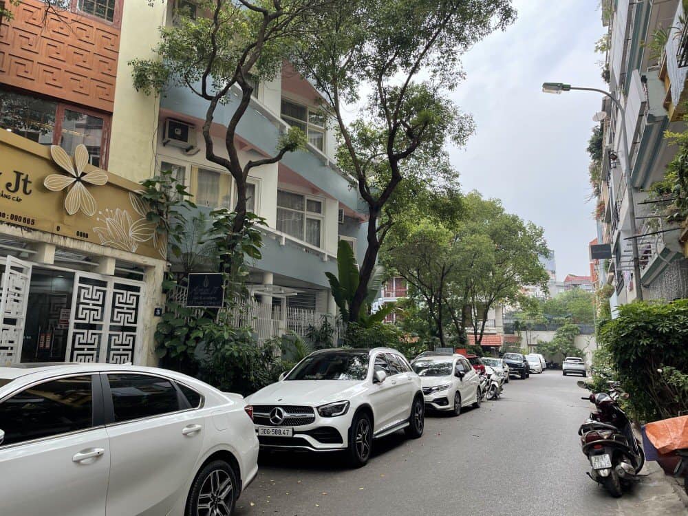 Bán nhà đường Nguyễn Chí Thanh, quận Ba Đình, phân lô, đường nhựa có vỉa hè rộng, ô tô 7 chỗ tránh, 69m2, mặt tiền 6m, 5 tầng đẹp, hiện đại