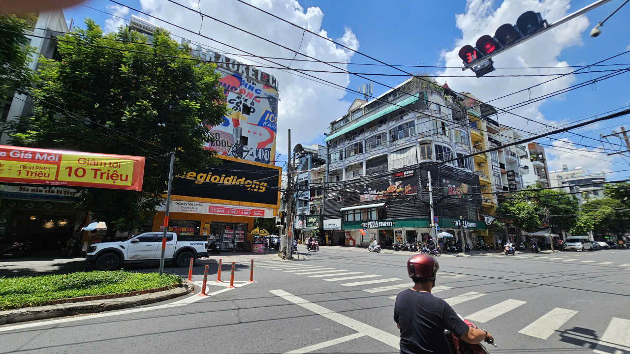 307 Bàu Cát, Tân Bình, 133m2, giá cực tốt 15 tỷ, vị trí kinh doanh đắc địa,cho thuê 20tr/th, tiện xây CHDV