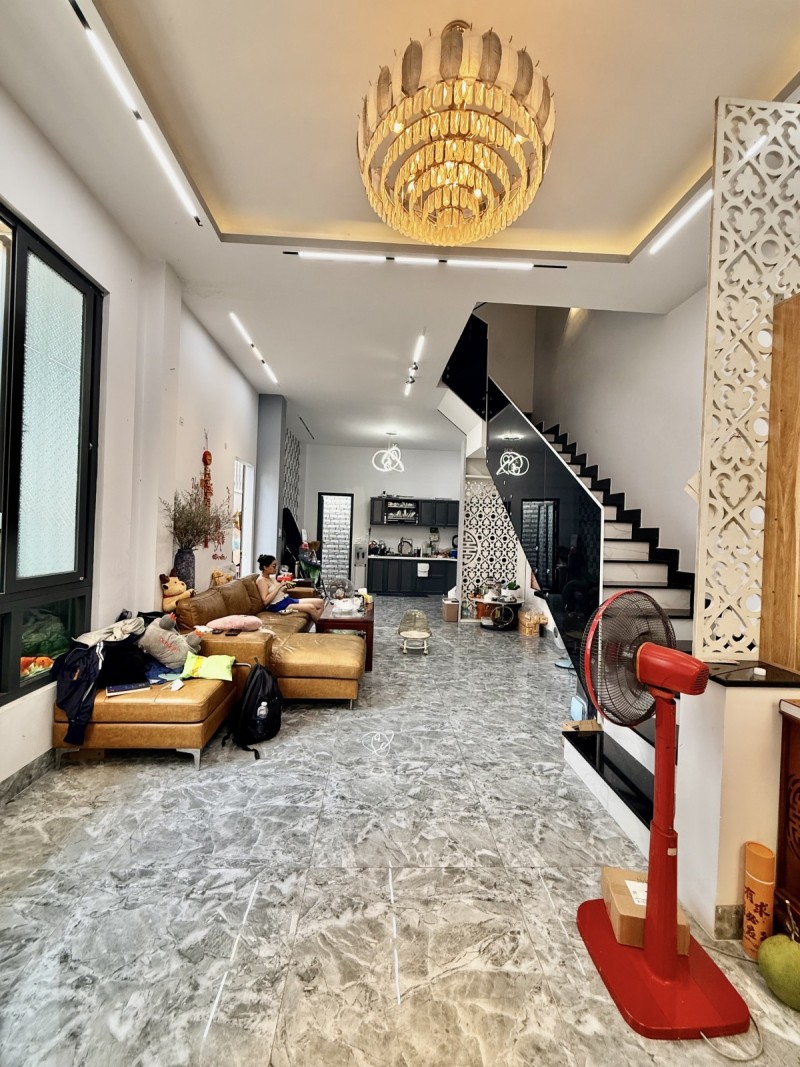 Bán nhà đường số 38, Hiệp Bình Chánh, Thủ Đức, TP HCM. DT 70m2, 3 tầng, SHR. Giá - 8.2 tỷ.