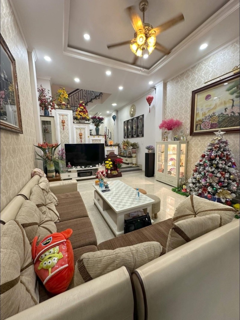 Bán nhà đường QL 13, Phường Hiệp Bình Phước. Thủ Đức, TP HCM. DT 126m2, 4 tầng, SH. Giá 12.9 tỷ
