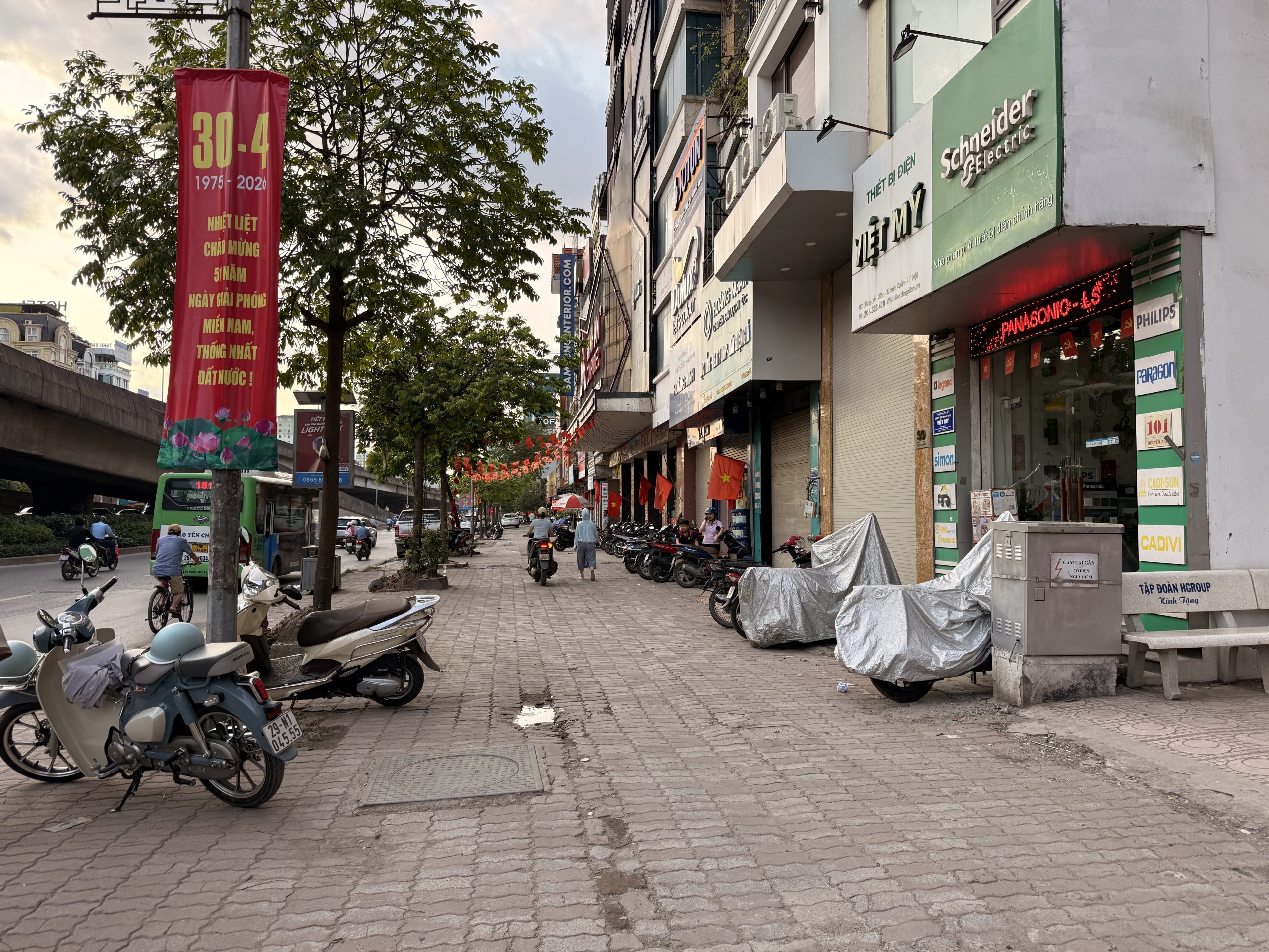 ️ MẶT PHỐ NGUYỄN XIỂN – 8 TẦNG THANG MÁY – 2 MẶT TIỀN Ô TÔ TRÁNH – VỈA HÈ 10M – KINH DOANH ĐỈNH