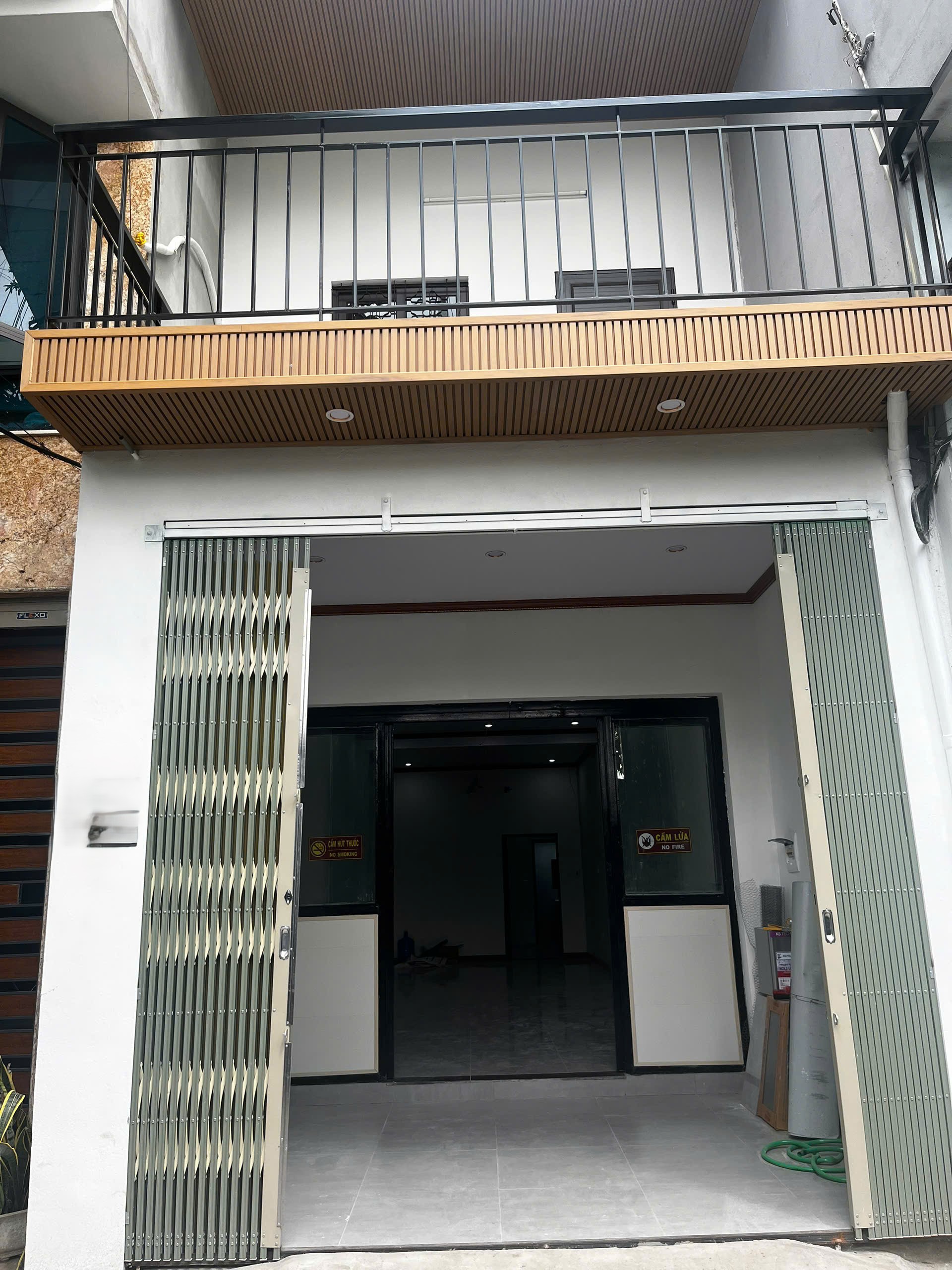 Cần cho thuê nhà 50m ô tô Lương Thế Vinh, 68m² x 2 tầng, mặt tiền 3.7m, giá 15 triệu
