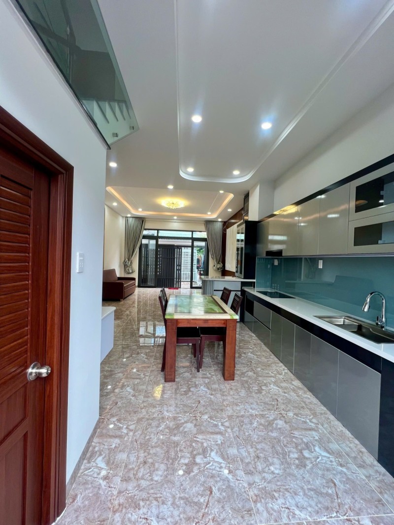 Bán nhà đường số 160, Tăng Nhơn Phú A, Q9, Thủ Đức, TP HCM. DT 75m2, 3 tầng, SH. Giá 6.7 tỷ