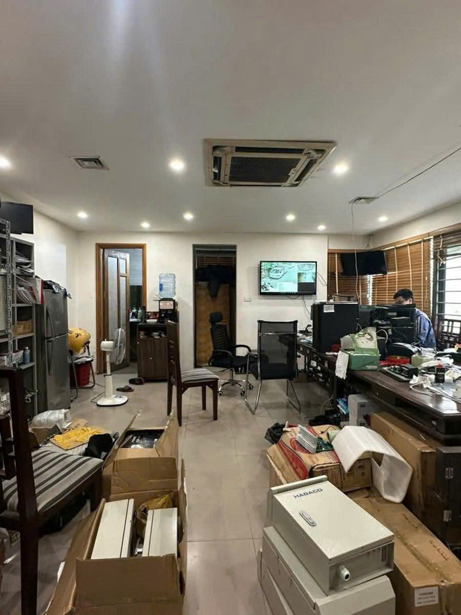 LÔ GÓC NGUYỄN VĂN HUYÊN, 50M2 8 TẦNG THANG MÁY, Ô TÔ TRÁNH, 1x TỶ.