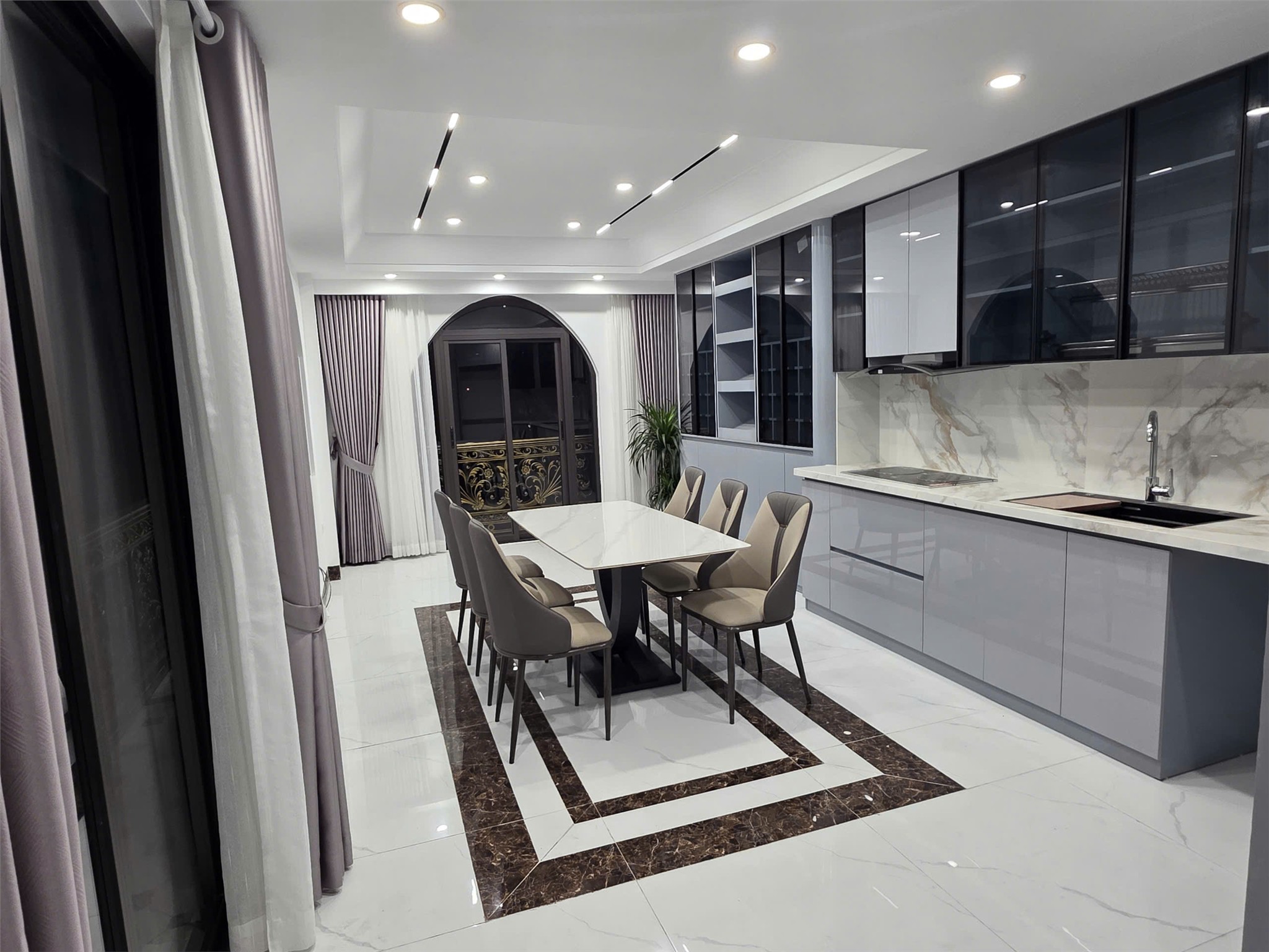HOT BÁN NHÀ ĐẸP Tại Phường Sài Đồng, Long Biên đường ô tô tránh, lô góc 2 mặt tiền, gara 2 ô tô