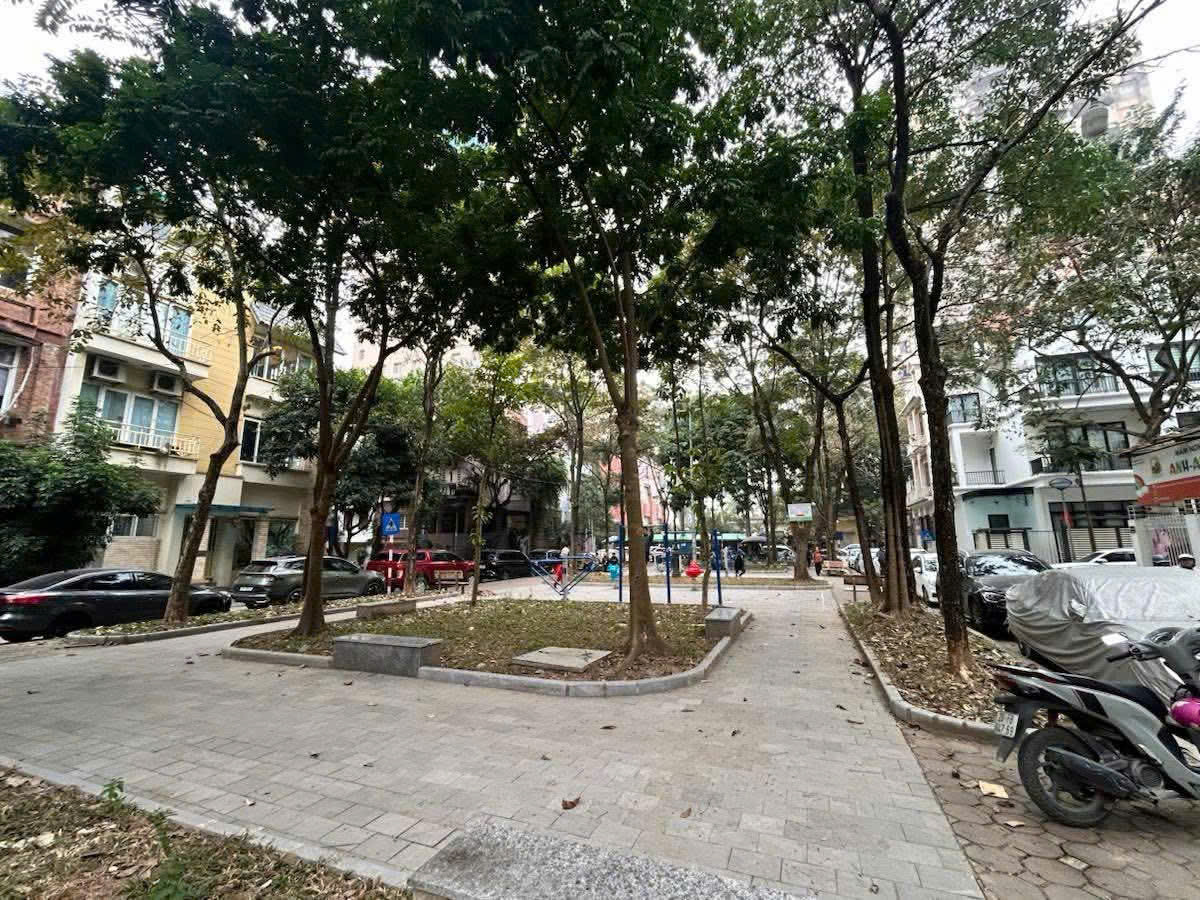 BIỆT THỰ MỸ ĐÌNH 1 NGUYỄN CƠ THẠCH, 96M2 4 TẦNG, GARA 7 CHỖ, MT 8M, GIÁ 3x TỶ.