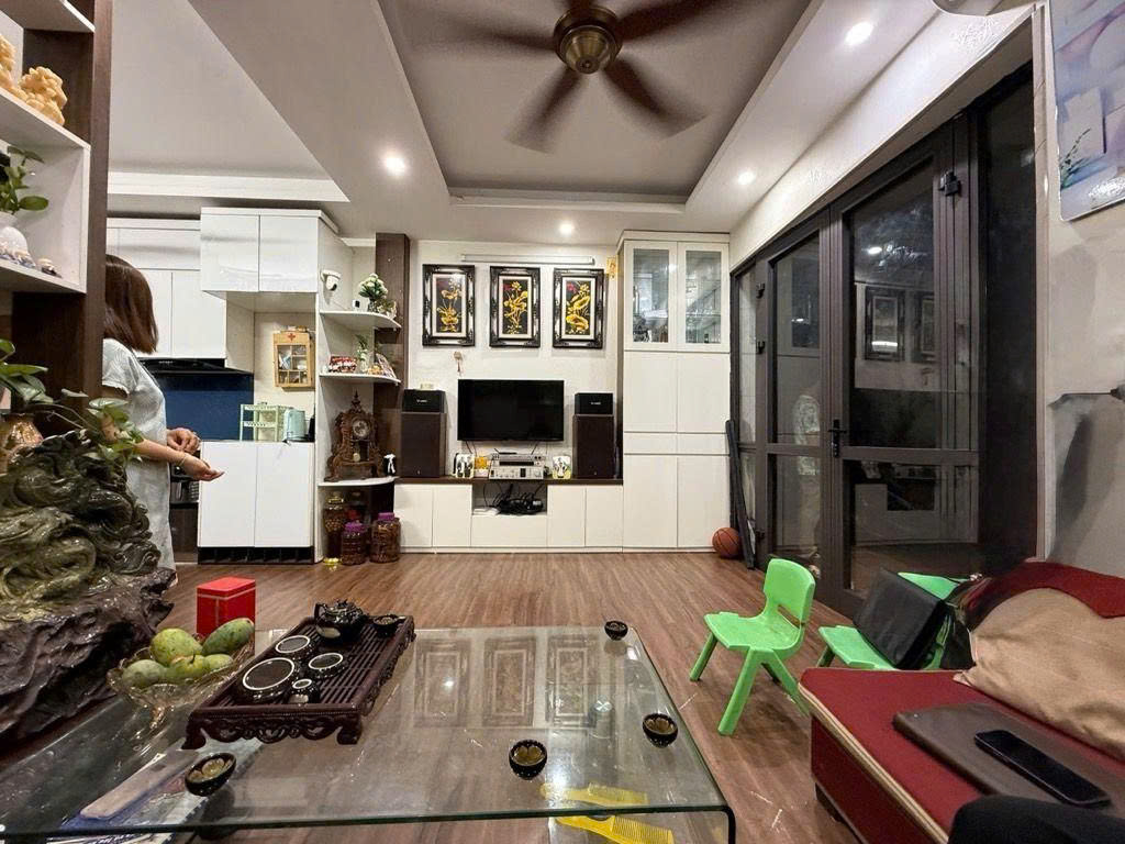 Nhỉnh 3 tỷ bán nhà vĩnh hưng 3 tầng long lanh dân xây 2 thoáng cách phố 20M hoàng mai