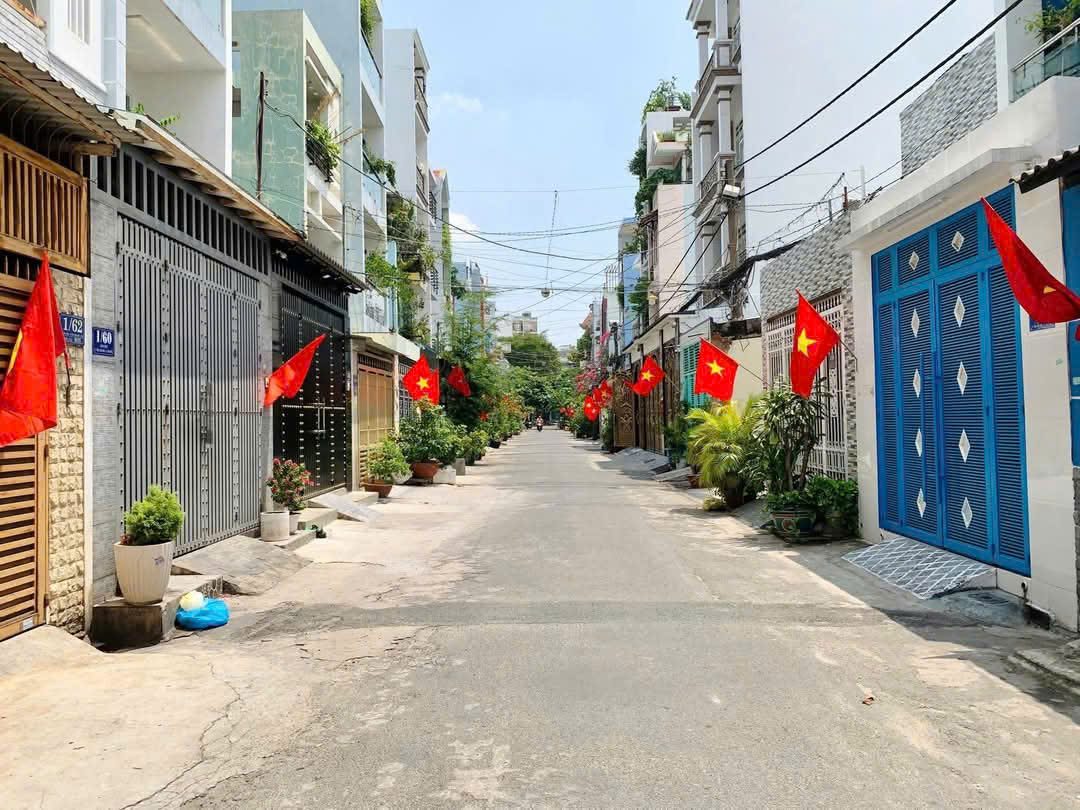 Nhà Lê Văn Sỹ Quận 3, hẻm 6m, 4 Tầng ở ngay, ngang 4,2m, 15 phút ra Sân Bay, chỉ 12,99 Tỷ.