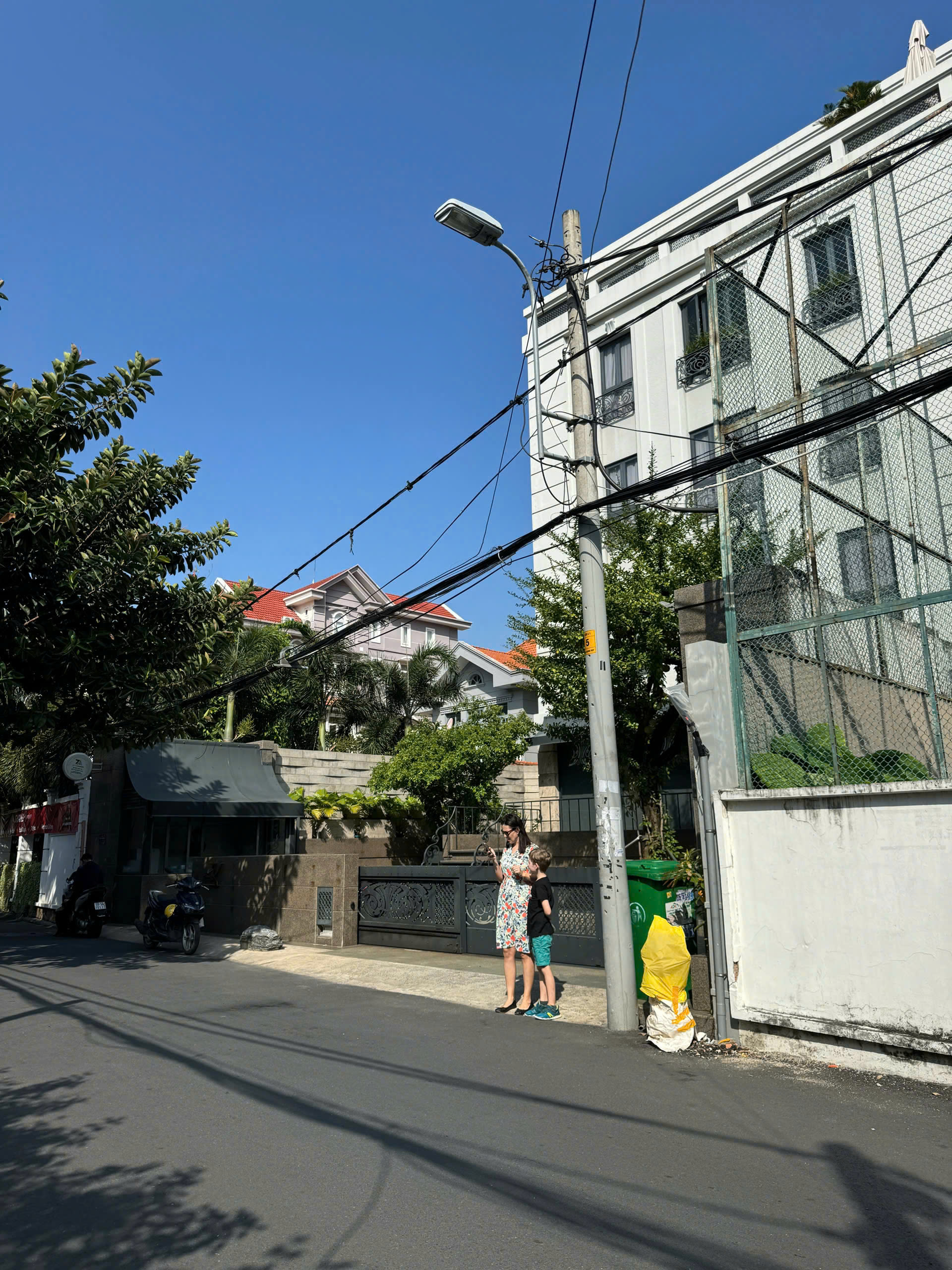 nay kẹt tiền Bán nhà 3 tầng Bình An Quận 2 – đường số 15. trần não .
