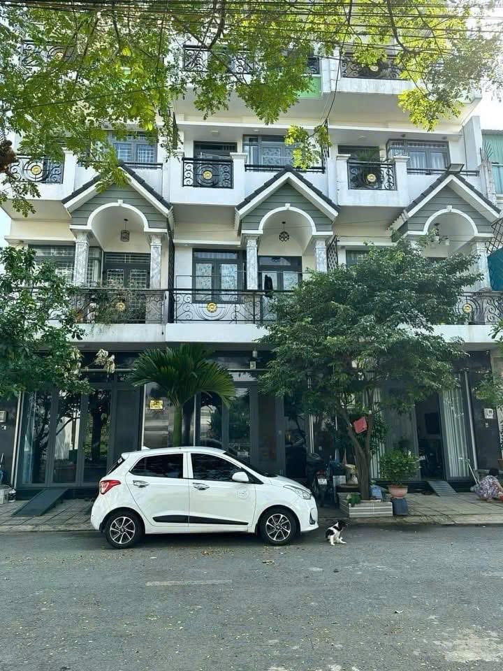 BÁN NHÀ 3 LẦU + 2 SÂN THƯỢNG – KHU PHÂN LÔ ĐƯỜNG 13M – LÊ THỊ RIÊNG, Q.12