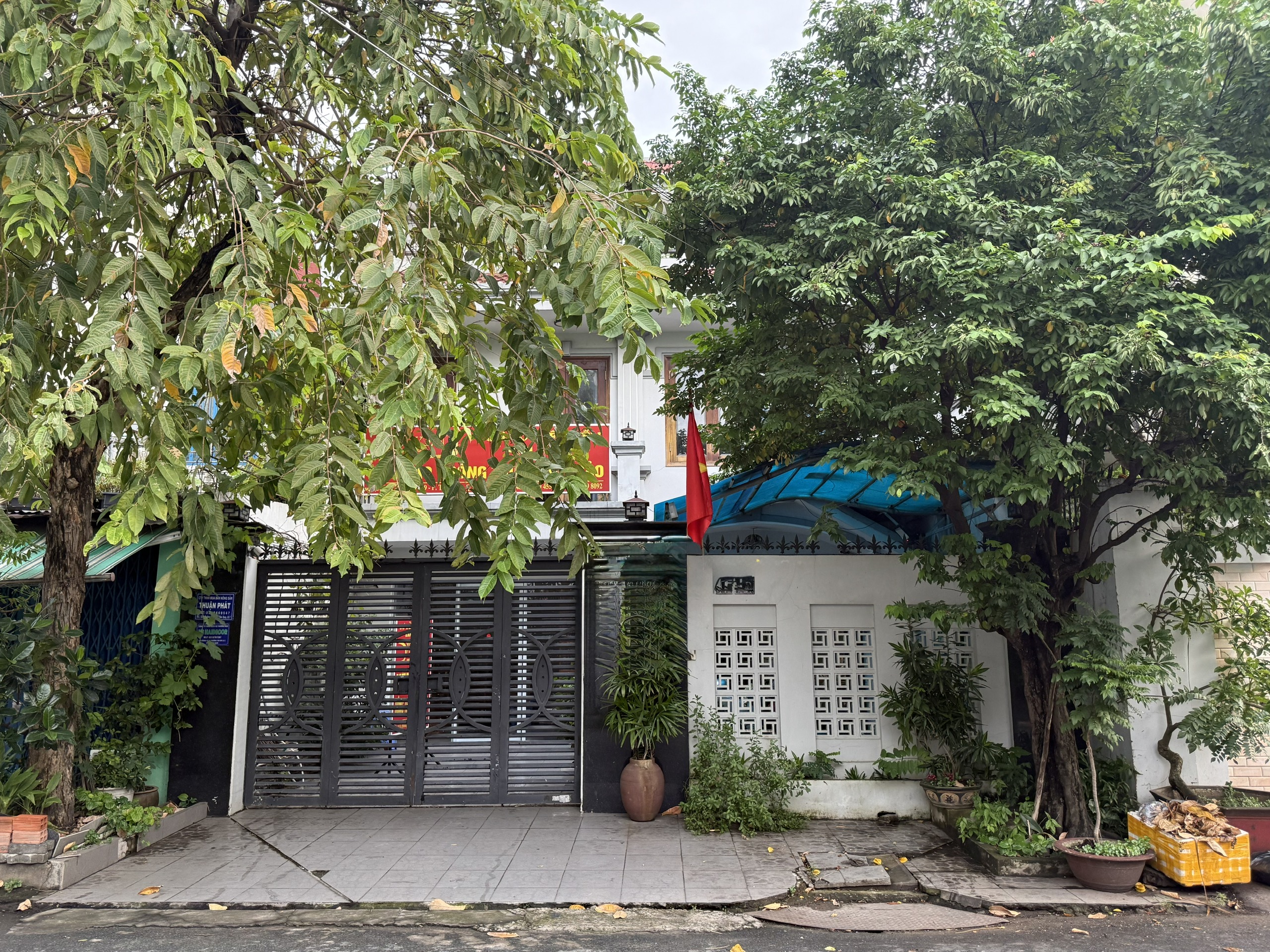 nhà 8x18m trệt + lửng + 1 Lầu đường 39 Phường Tân Quy Q7. giá 29 tỷ