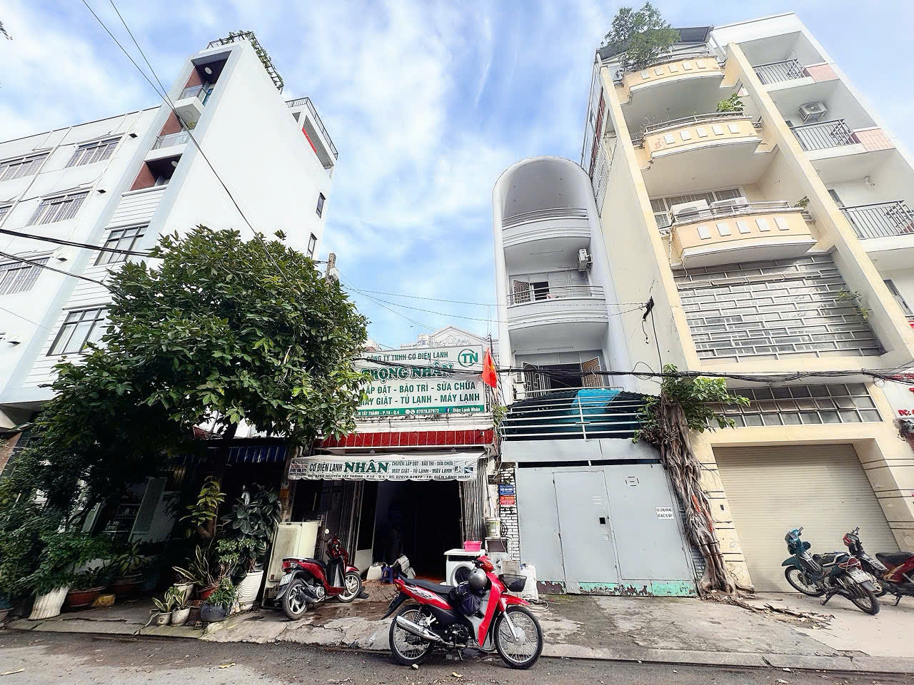 CHÍNH CHỦ BÁN NHÀ 4 TẦNG MẶT TIỀN Đ.NGUYỄN TẤT THÀNH, QUẬN 4 - DT 4M*20M FULL THỔ CƯ - SỔ HỒNG VUÔNG ĐẸP - DÒNG TIỀN