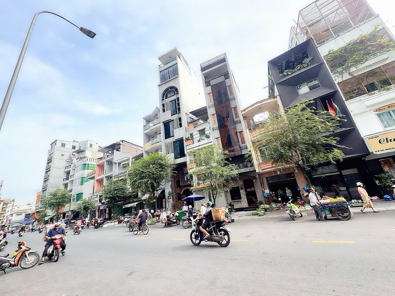 HIẾM - BÁN NHÀ 3 TẦNG MTKD Đ.ĐỀ THÁM, P.CẦU ÔNG LÃNH, QUẬN 1 - DT ĐẸP 4M*17M VUÔNG NHƯ A4 - KHU VỰC CẤP PHÉP XÂY CAO