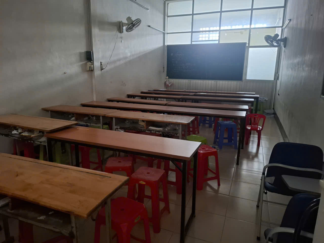 Cho Thuê nguyên tâng trệt hồng bàng 819 phường bình tây. tphcm( lúc trước là phường 9 quận 6)