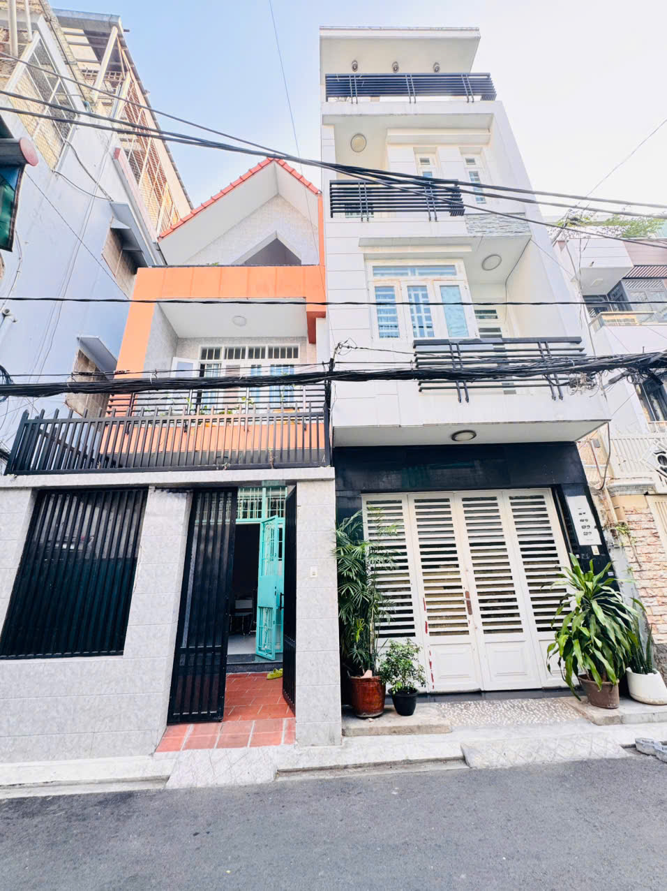 BÁN NHÀ 3 MẶT TIỀN HXH Đ.LÊ THỊ RIÊNG, BẾN THÀNH, QUẬN 1- DT 99M2 NGANG 4,2M*24M VUÔNG ĐẸP- GIÁ TỐT CHÍNH CHỦ