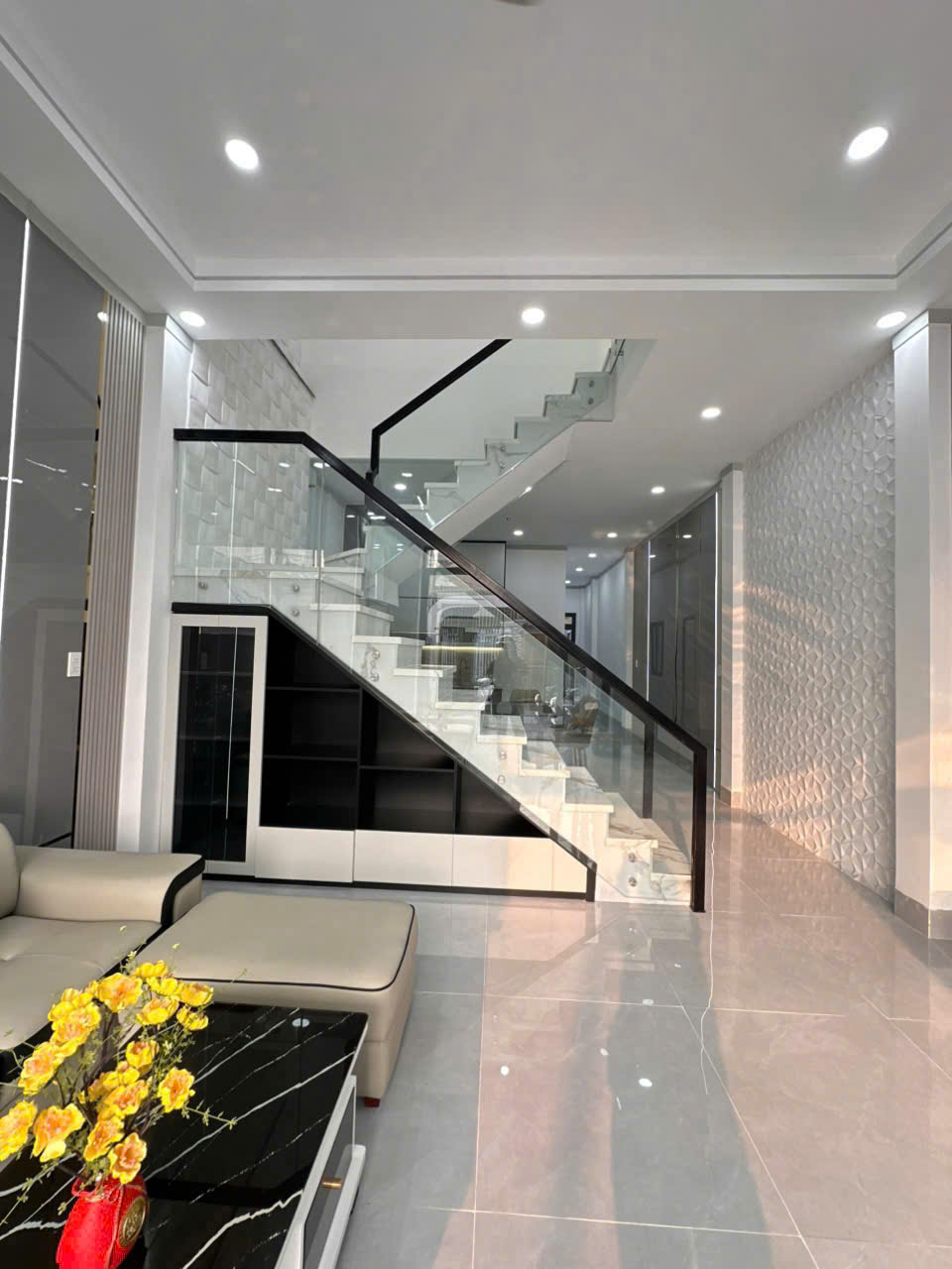 Bán nhà 1 trệt 1 lầu- 3PN gần chợ Tân Phong giá 3,95 tỷ