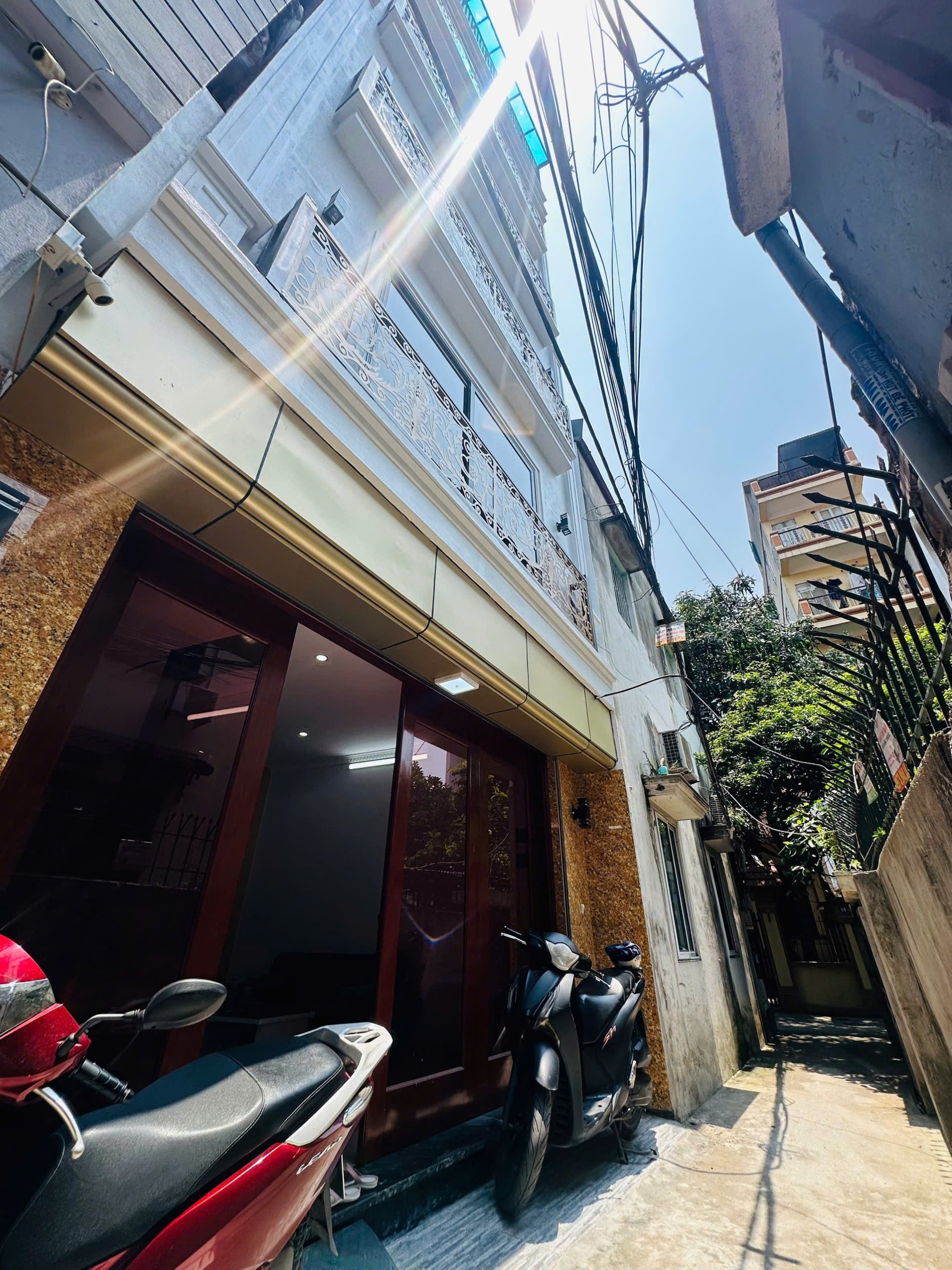 NHÀ ĐẸP XÂY MỚI CỨNG- FULL NỘI THẤT ĐẸP LONG LANH-6 TẦNG THANG MÁY ÊM RU -KHÁCH CHỈ VIỆC SÁCH VALI ĐẾN Ở
