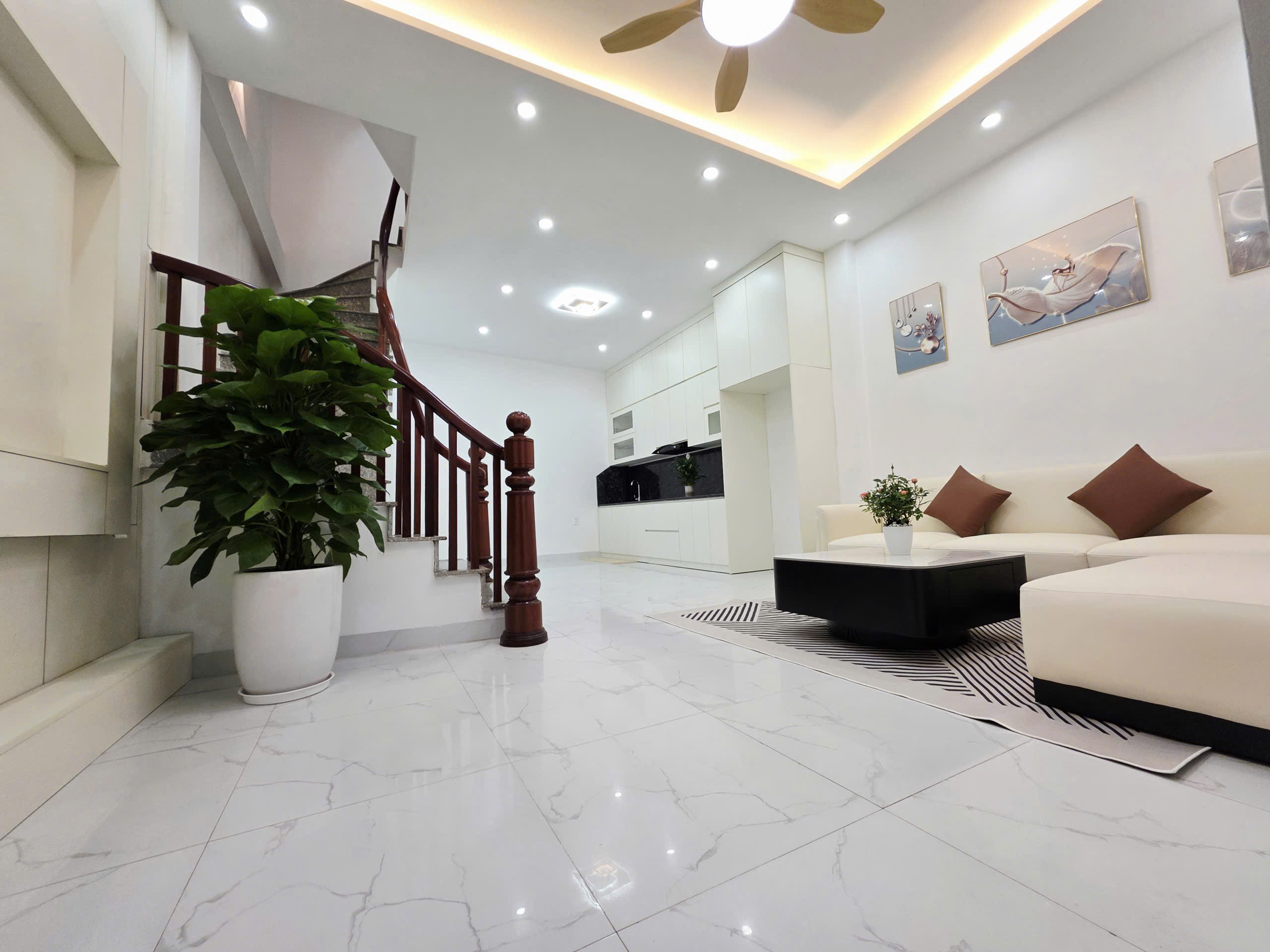 NHÀ ĐẸP THANH ĐÀM - HƠN 50M Ô TÔ - SỔ ĐỎ VUÔNG - TẶNG FULL NỘI THẤT 42M2 3 TẦNG NHỈNH 7 TỶ