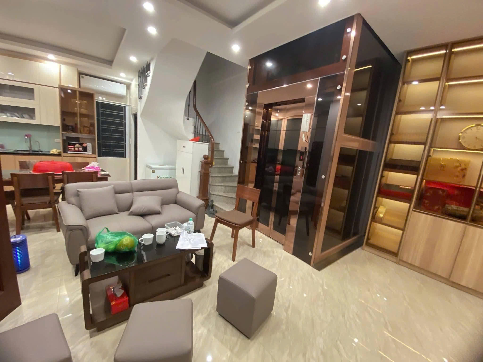 Hiếm phố Cát Linh 50m2, 6T thang máy 2 thoáng, MT4m giá 13.8 tỷ trung tâm Đống Đa
