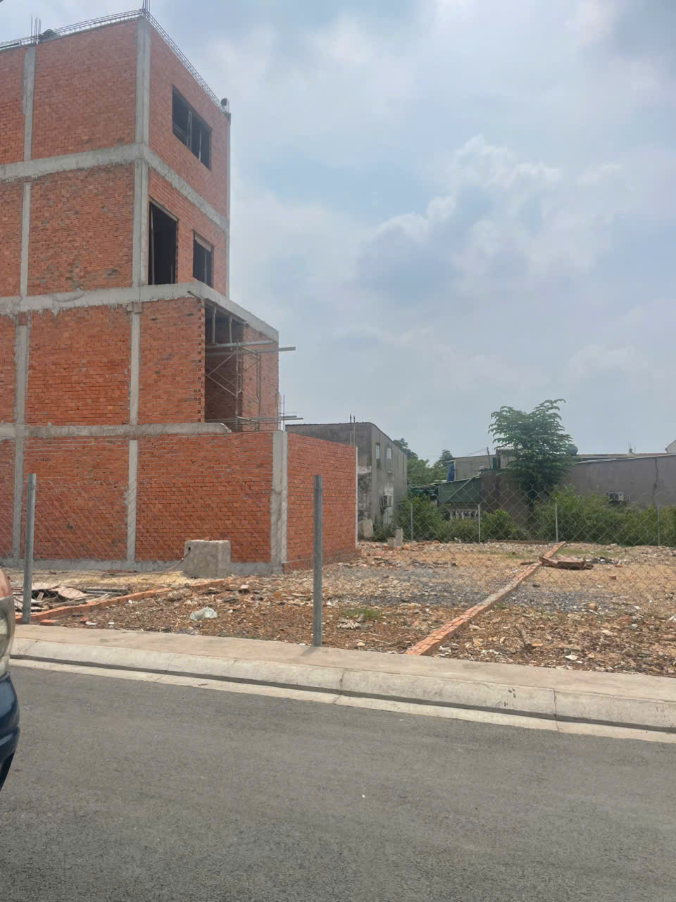 Bán đất 5x23m giá 3,65 tỷ Đường nhựa 6m thông gần đường Trịnh Thị Dối