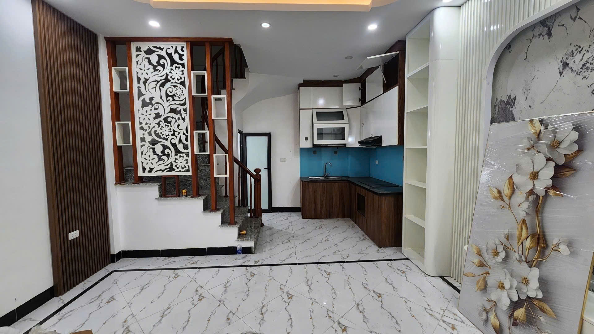 Cần ra đi Căn 32m ô tô đỗ cổng - Liên Mạc Đại cát 5ty5 - 5 tầng mới dọn ở luôn