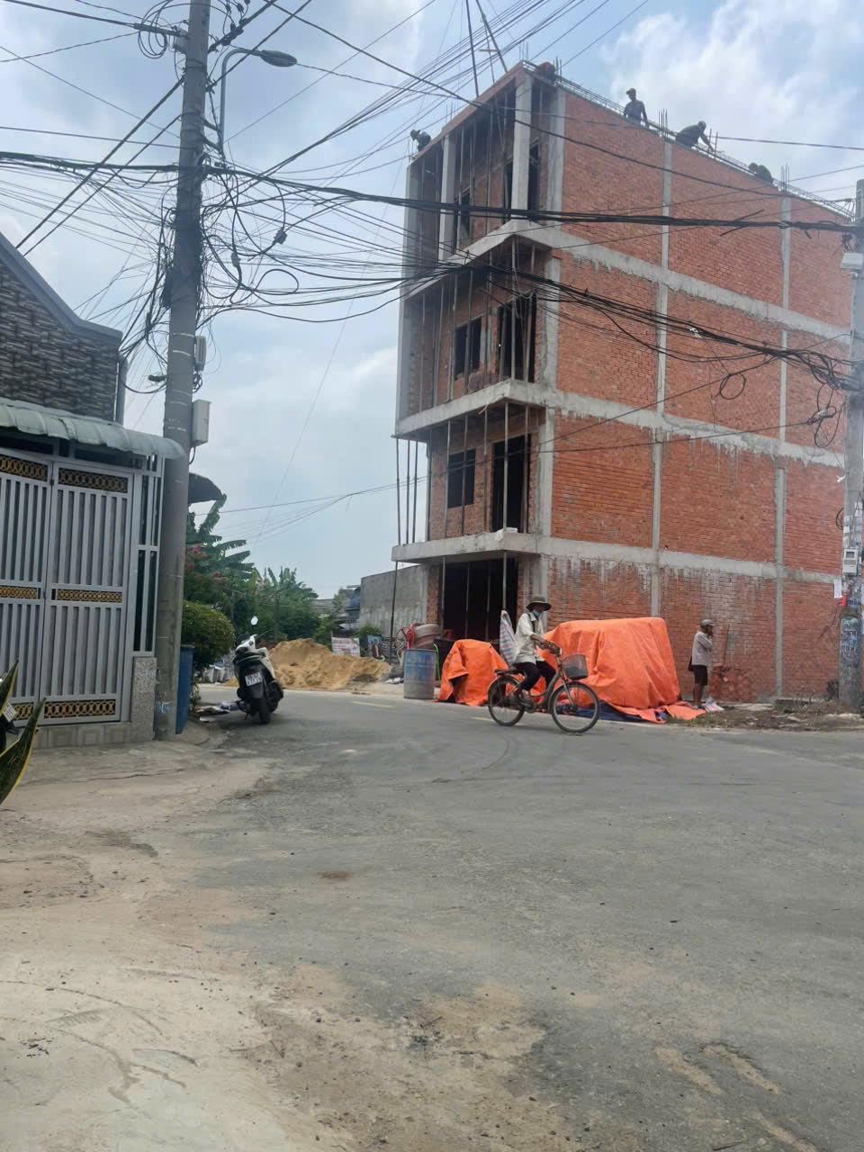 Một căn nhà phố 4 tầng đẹp lung linh hiện đại - Đông Thạnh 7 (5x18m) chỉ 4.5 tỷ.