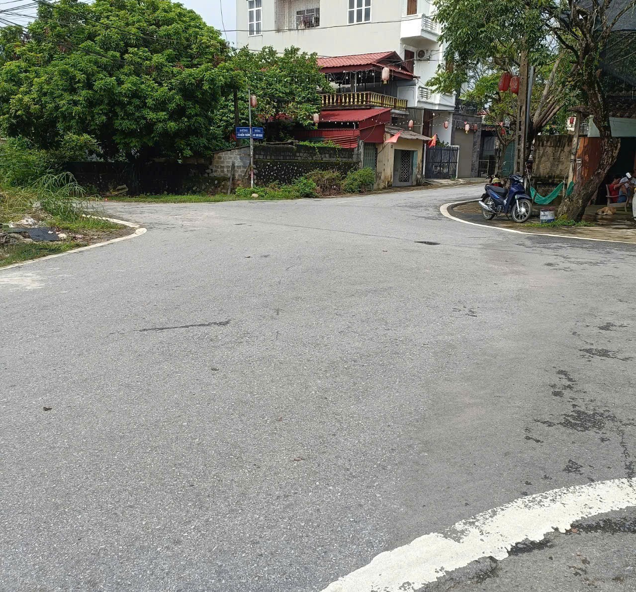 CHÍNH CHỦ BÁN LÔ ĐẤT Ngã Tư Trục Chính kd khu phố Khang chóng , thị trấn Hàng Trạm Yên Thuỷ Hoà Bình